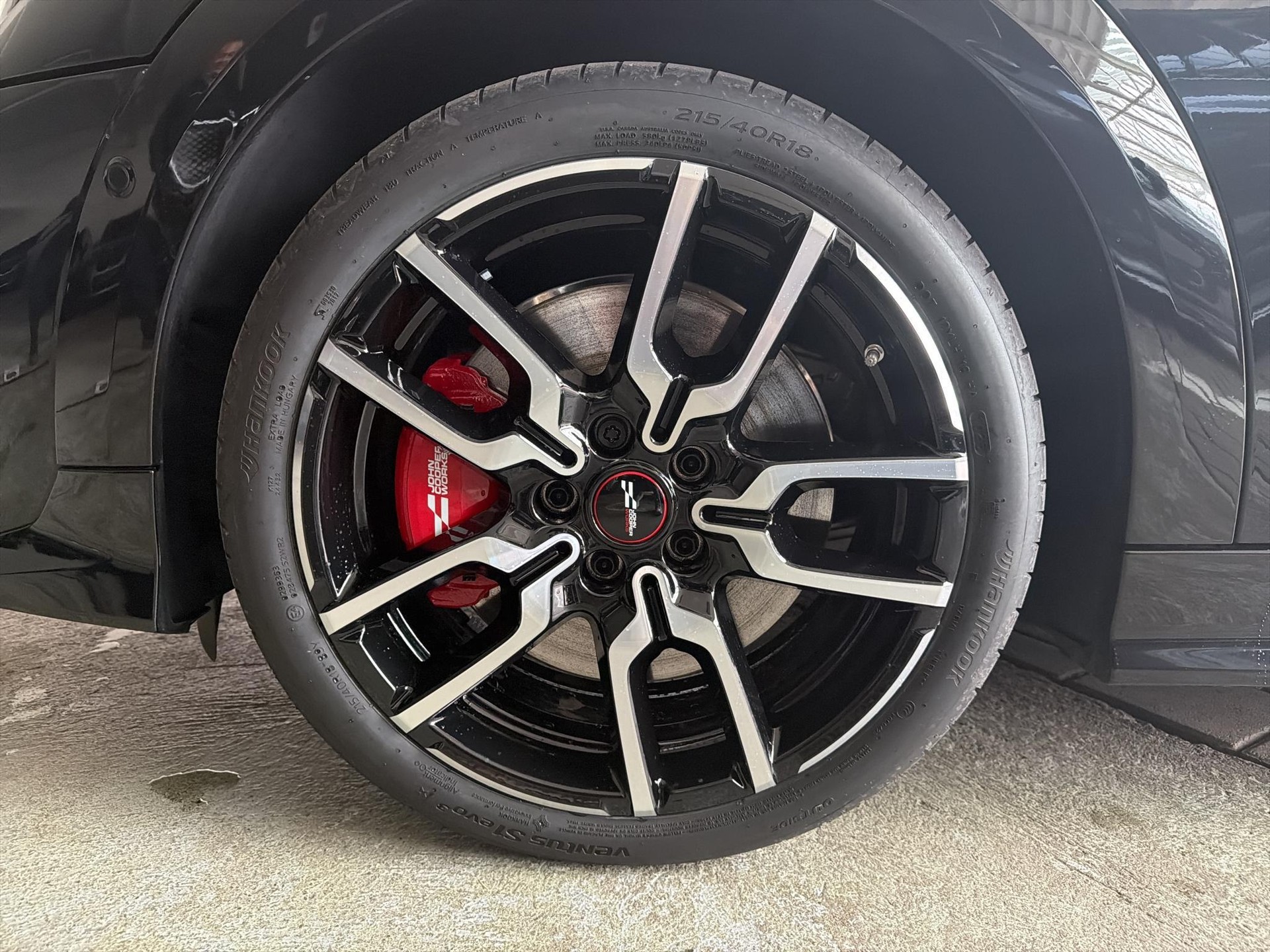 MINI John Cooper Works Cabrio-image-7