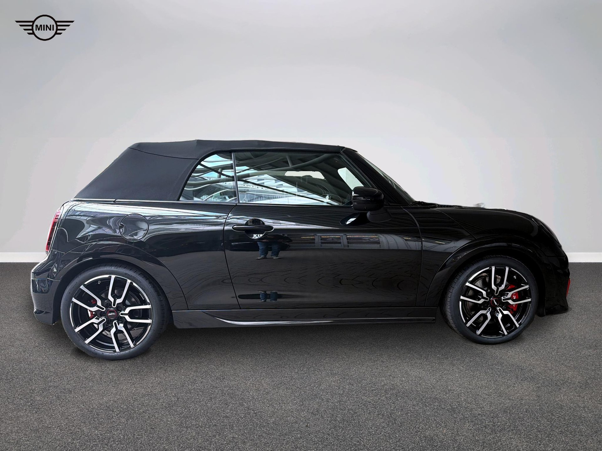MINI John Cooper Works Cabrio-image-2
