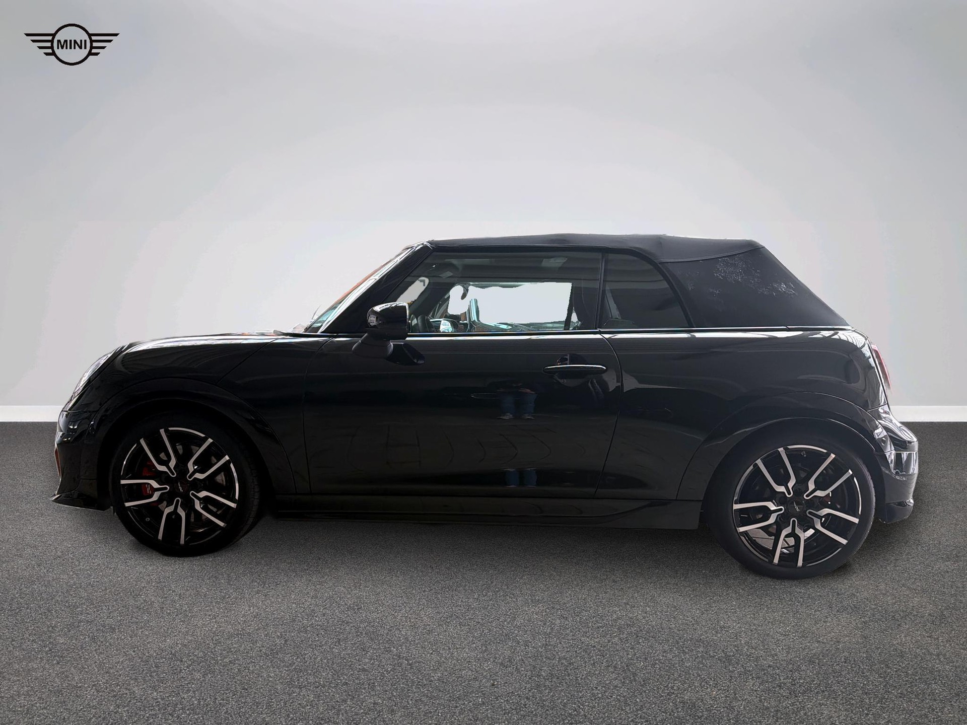 MINI John Cooper Works Cabrio-image-1