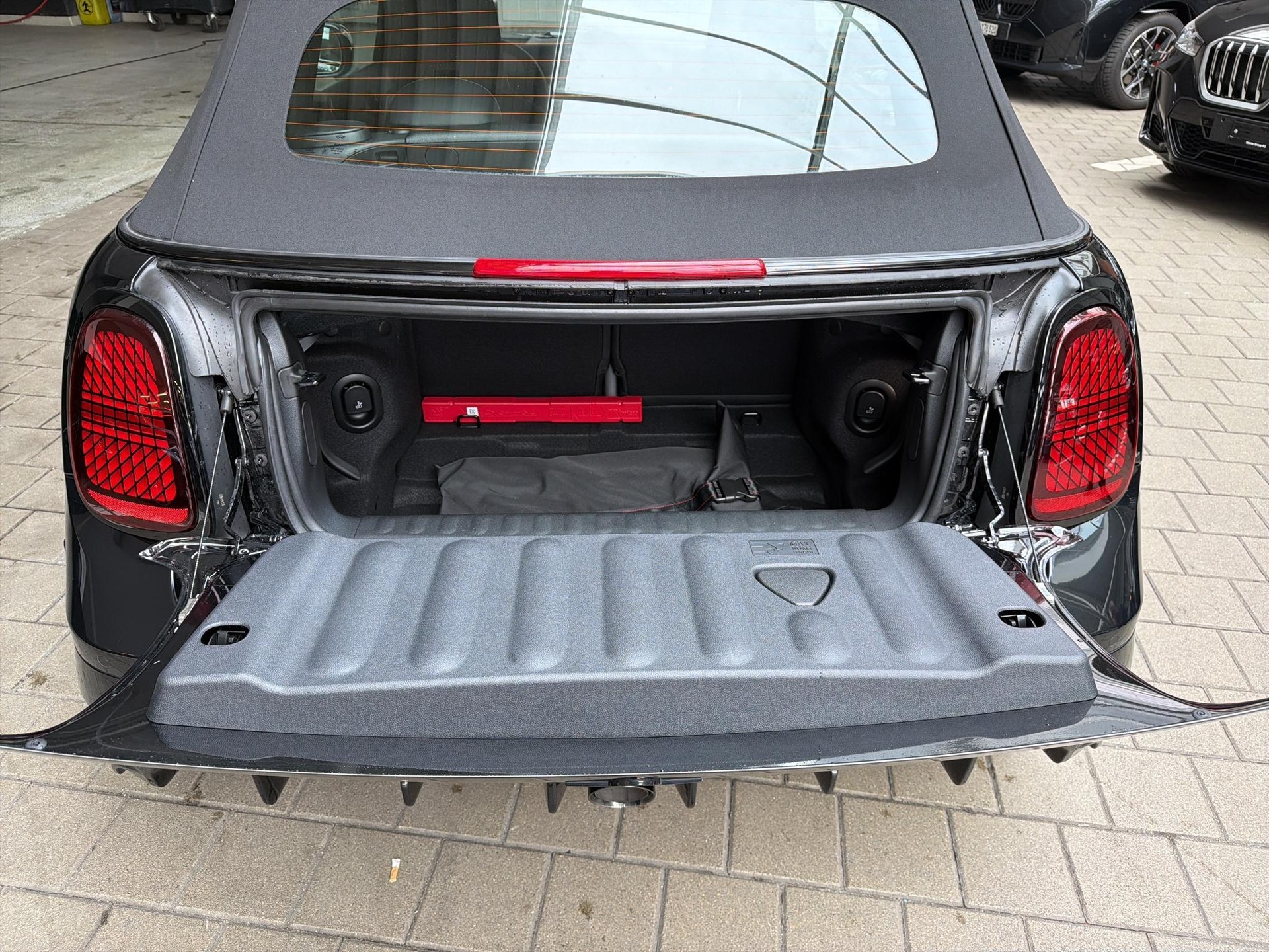 MINI John Cooper Works Cabrio-image-15