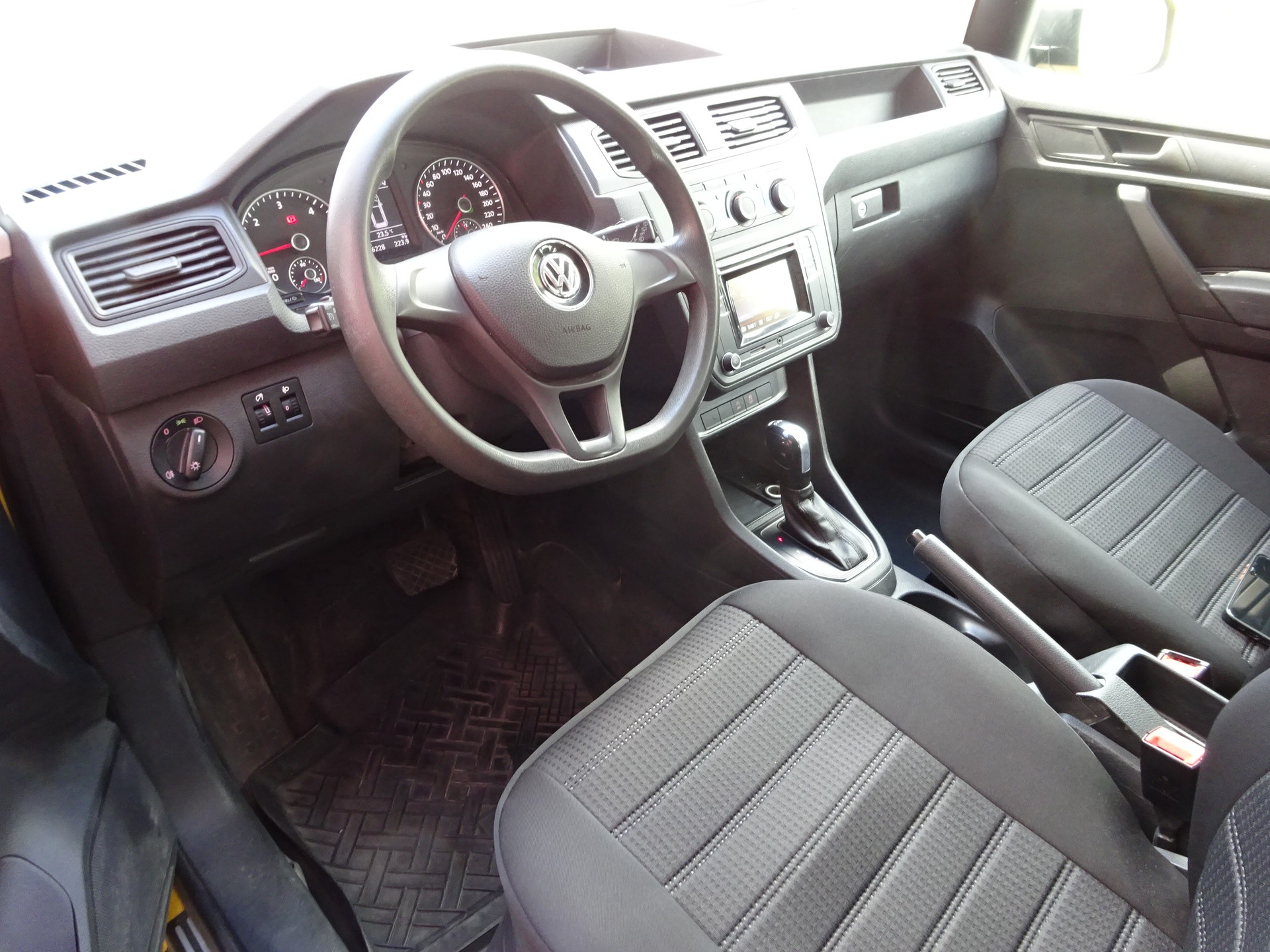 VW Caddy 2.0TDI 4Motion BlueMotion Technology DSG-image-15