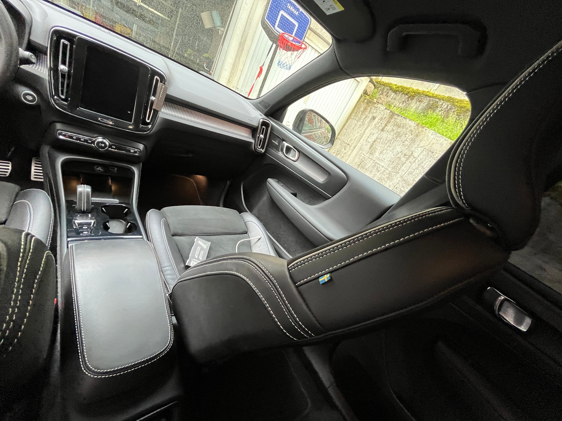 VOLVO XC 40 2.0 T5 R-Design AWD-image-13