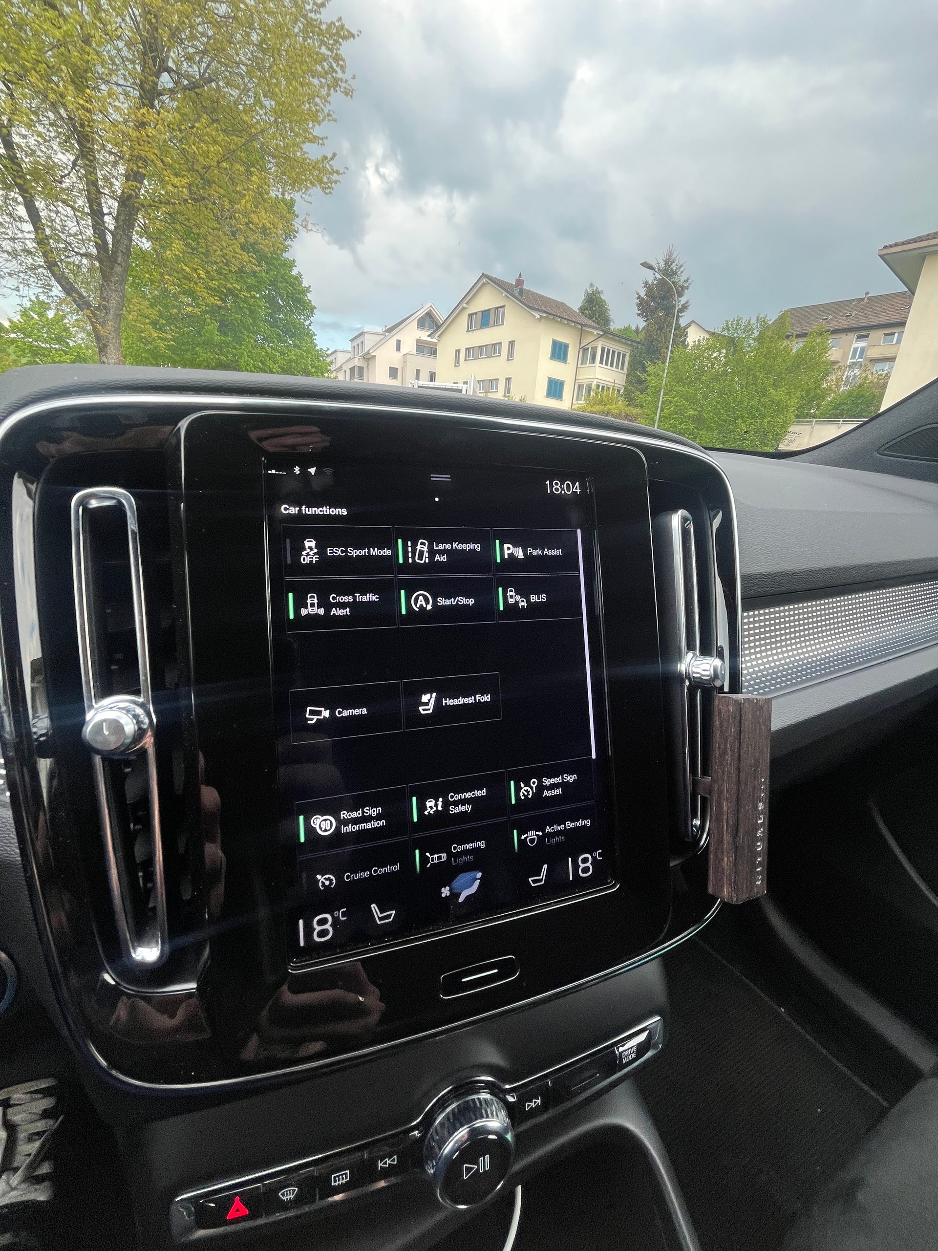 VOLVO XC 40 2.0 T5 R-Design AWD-image-9