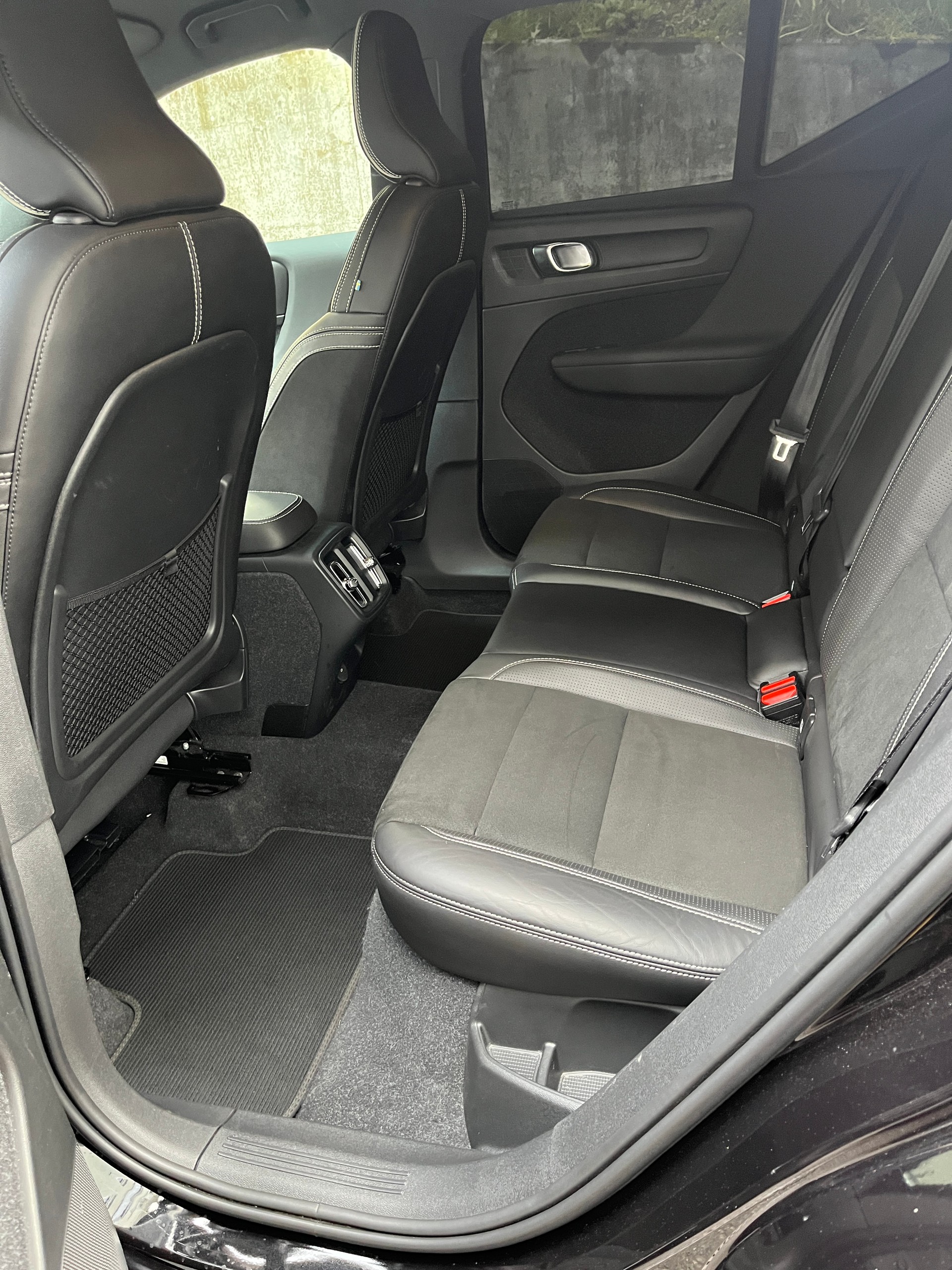 VOLVO XC 40 2.0 T5 R-Design AWD-image-15