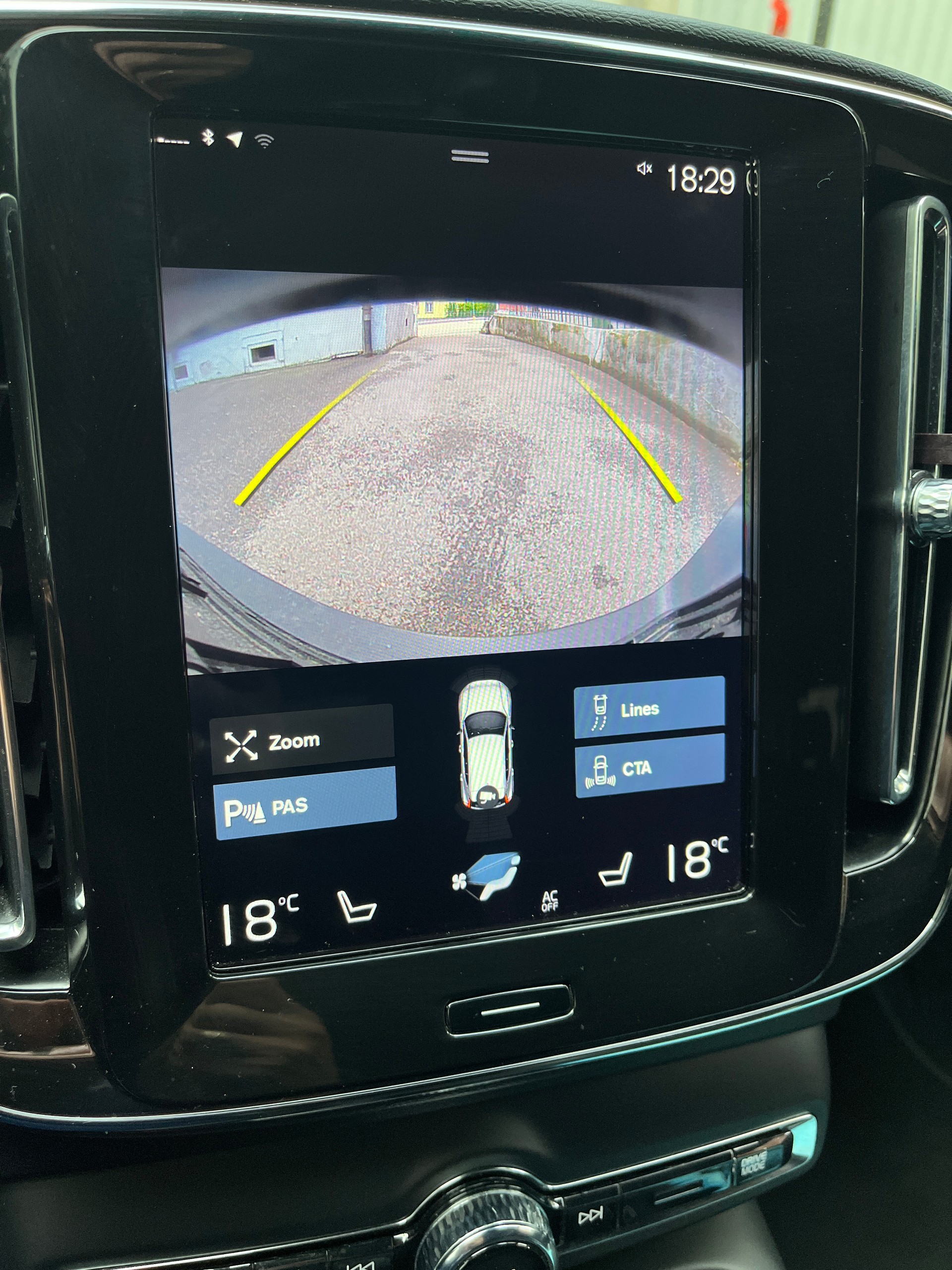 VOLVO XC 40 2.0 T5 R-Design AWD-image-6