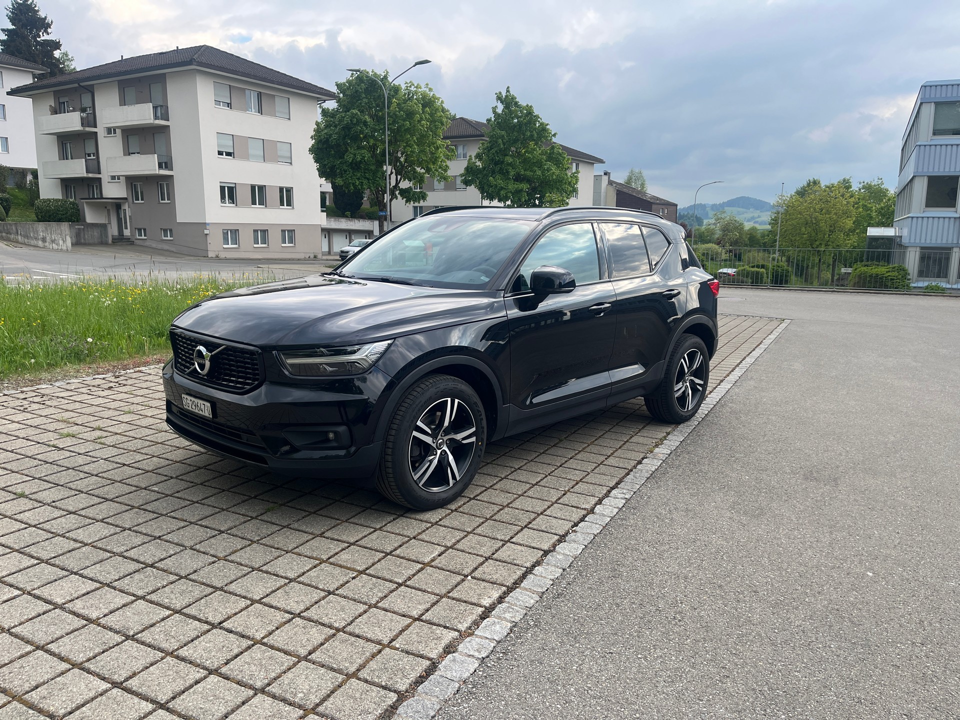 VOLVO XC 40 2.0 T5 R-Design AWD-image-0