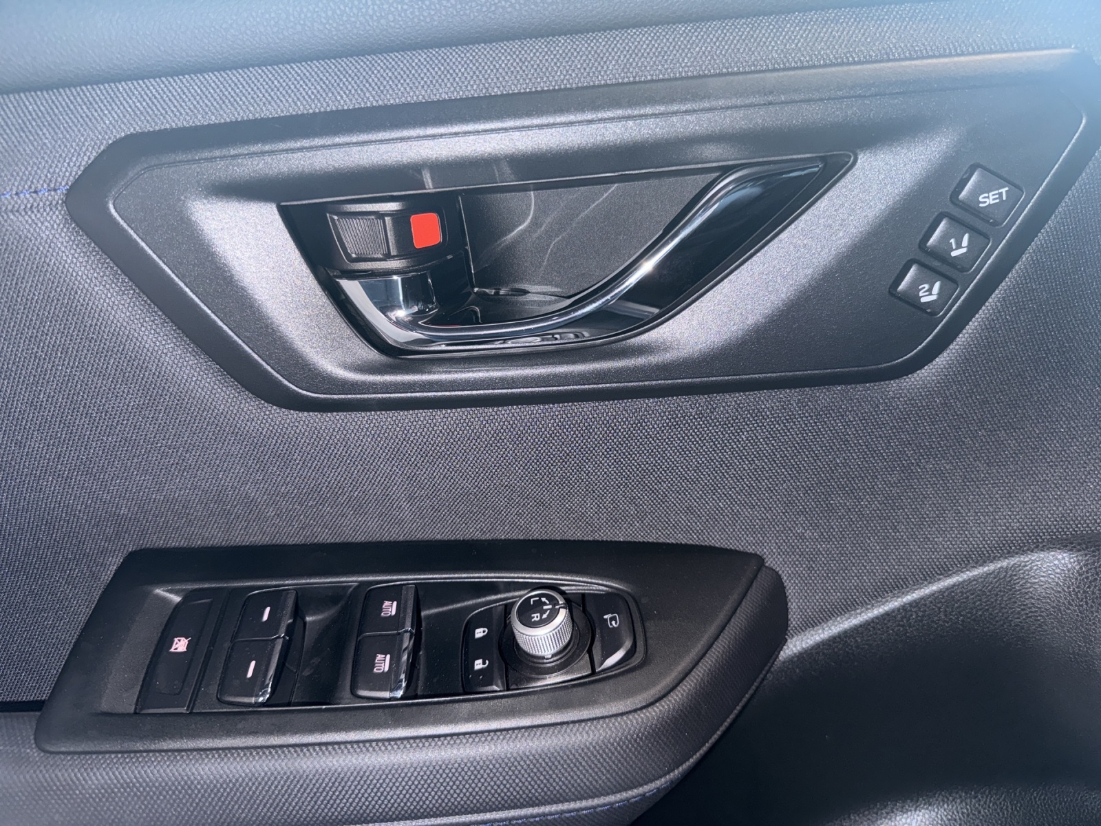 SUBARU Forester 2.0i e-Boxer Swiss Plus Lineartronic-image-15