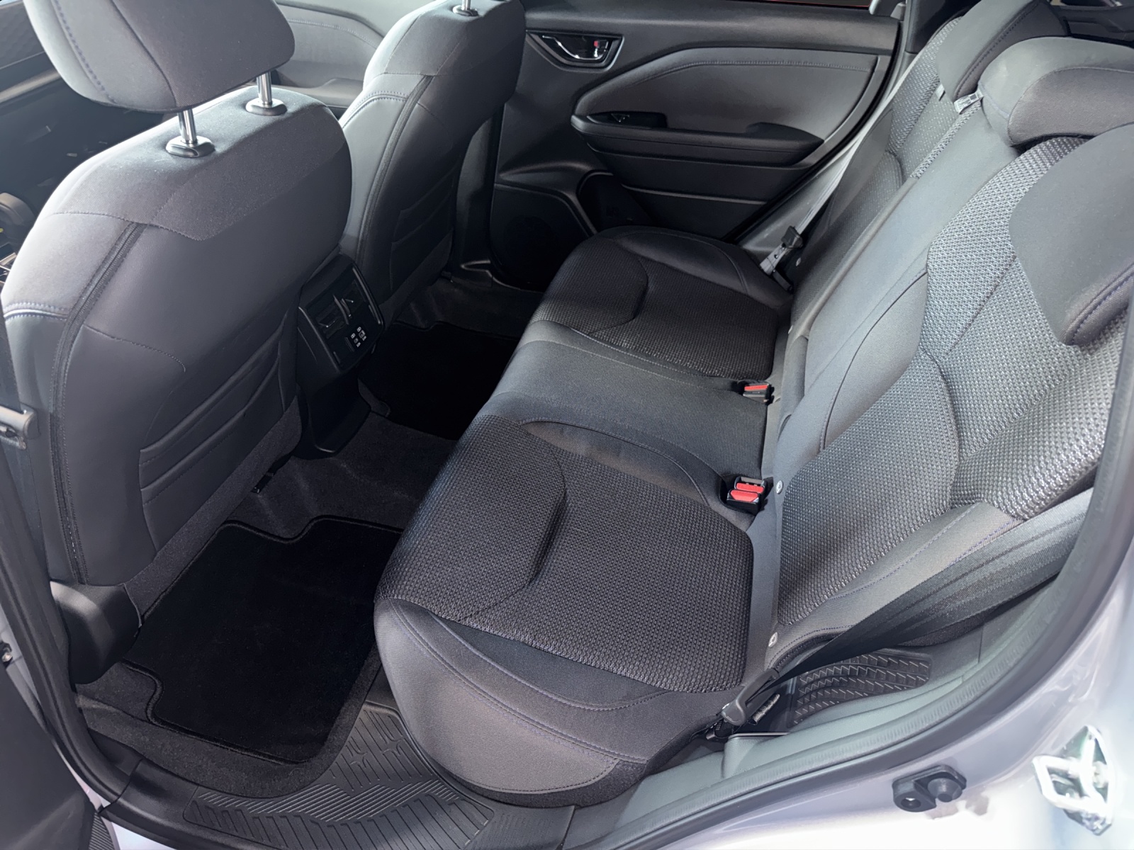SUBARU Forester 2.0i e-Boxer Swiss Plus Lineartronic-image-8