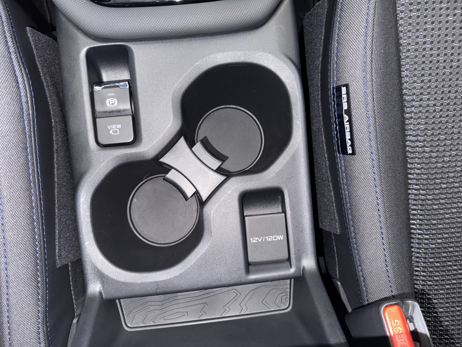 SUBARU Forester 2.0i e-Boxer Swiss Plus Lineartronic-image-17