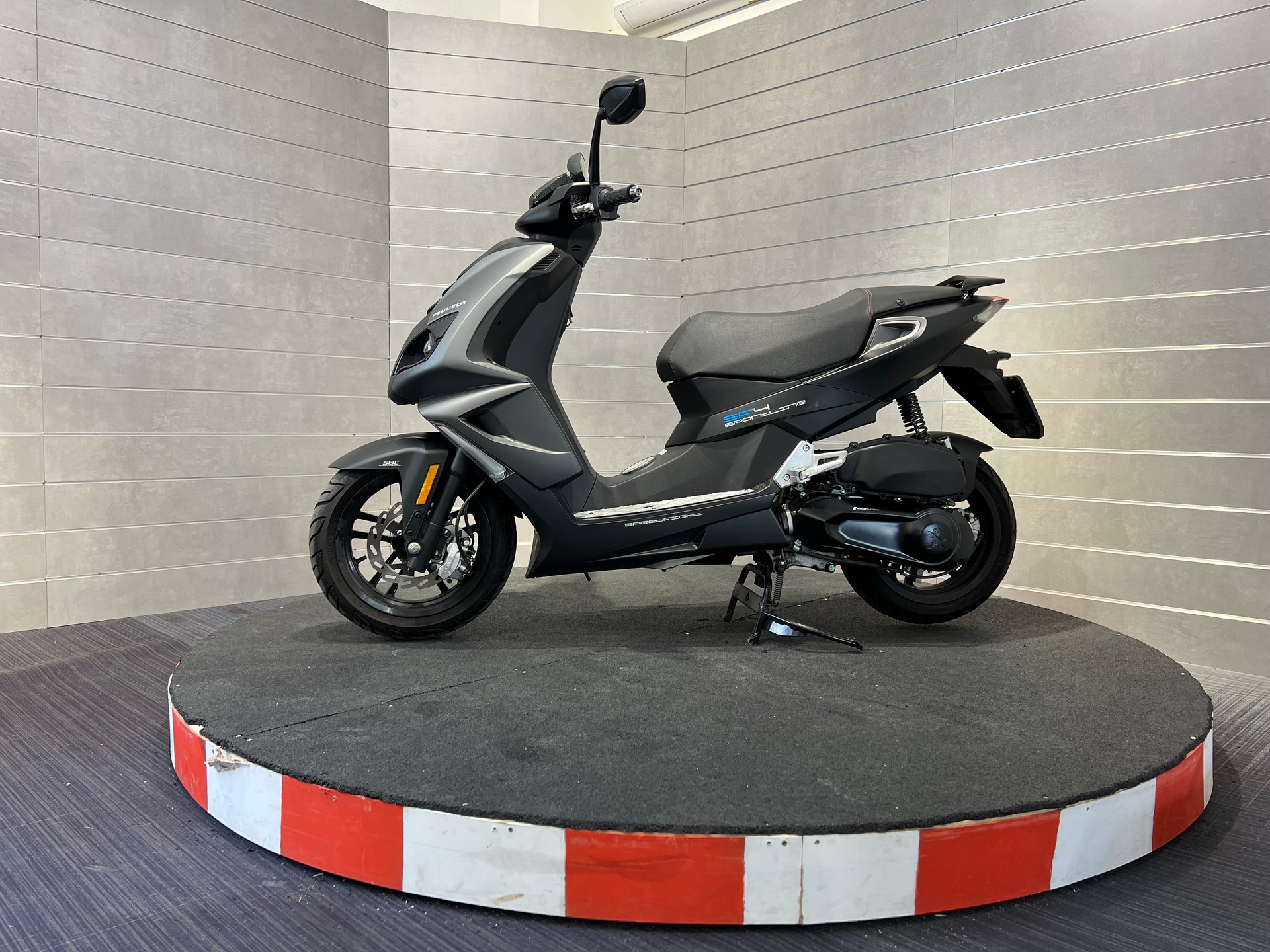 PEUGEOT 4-showroom-element-1
