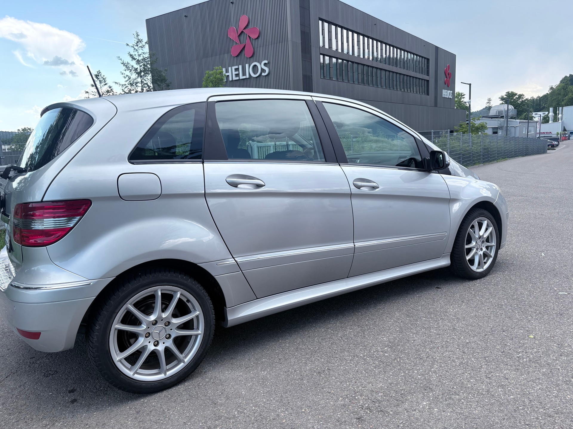 MERCEDES-BENZ B 180 My Star Autotronic Neue MFK-image-4