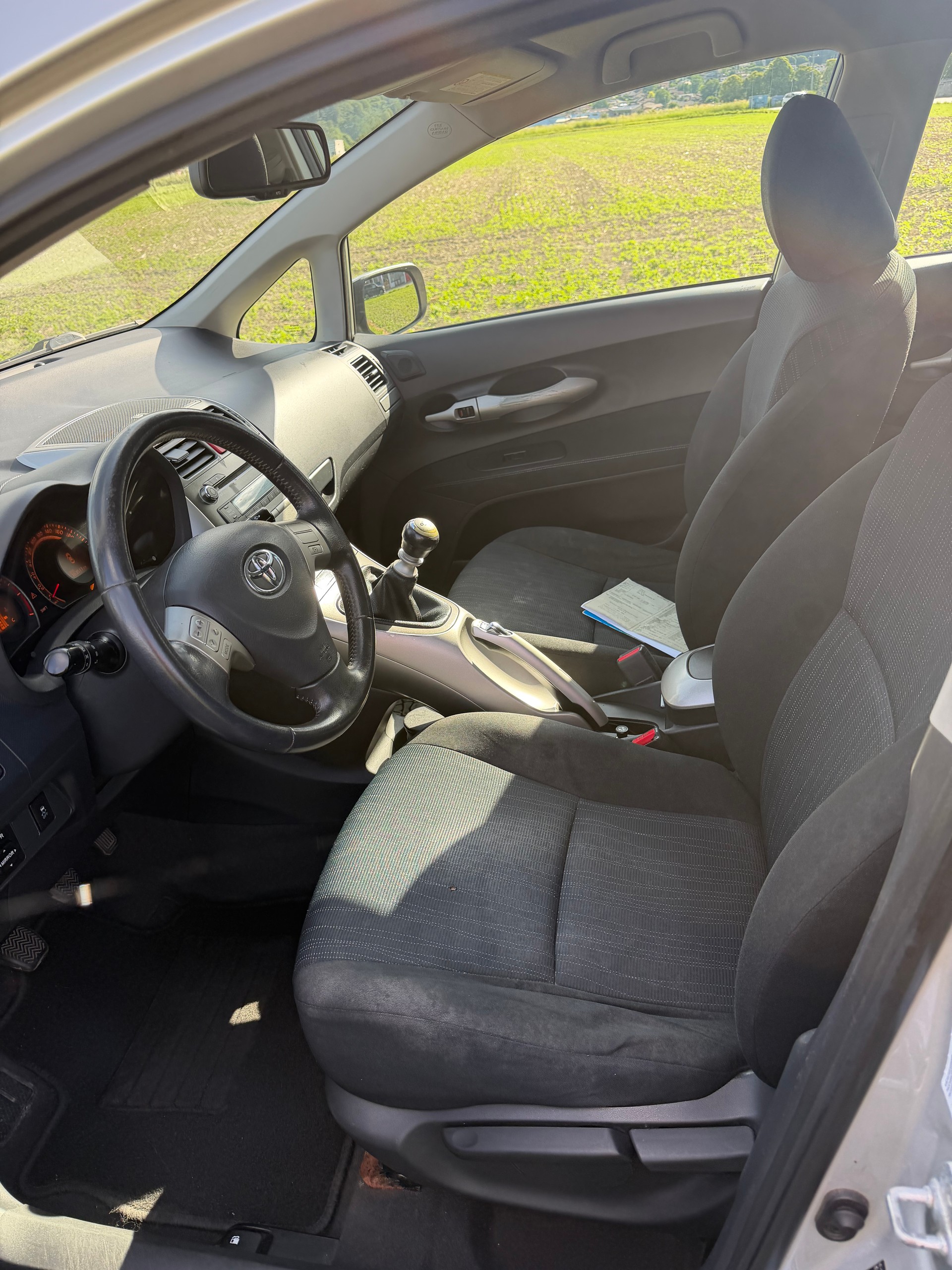 TOYOTA Auris 1.6 Linea Terra-image-7