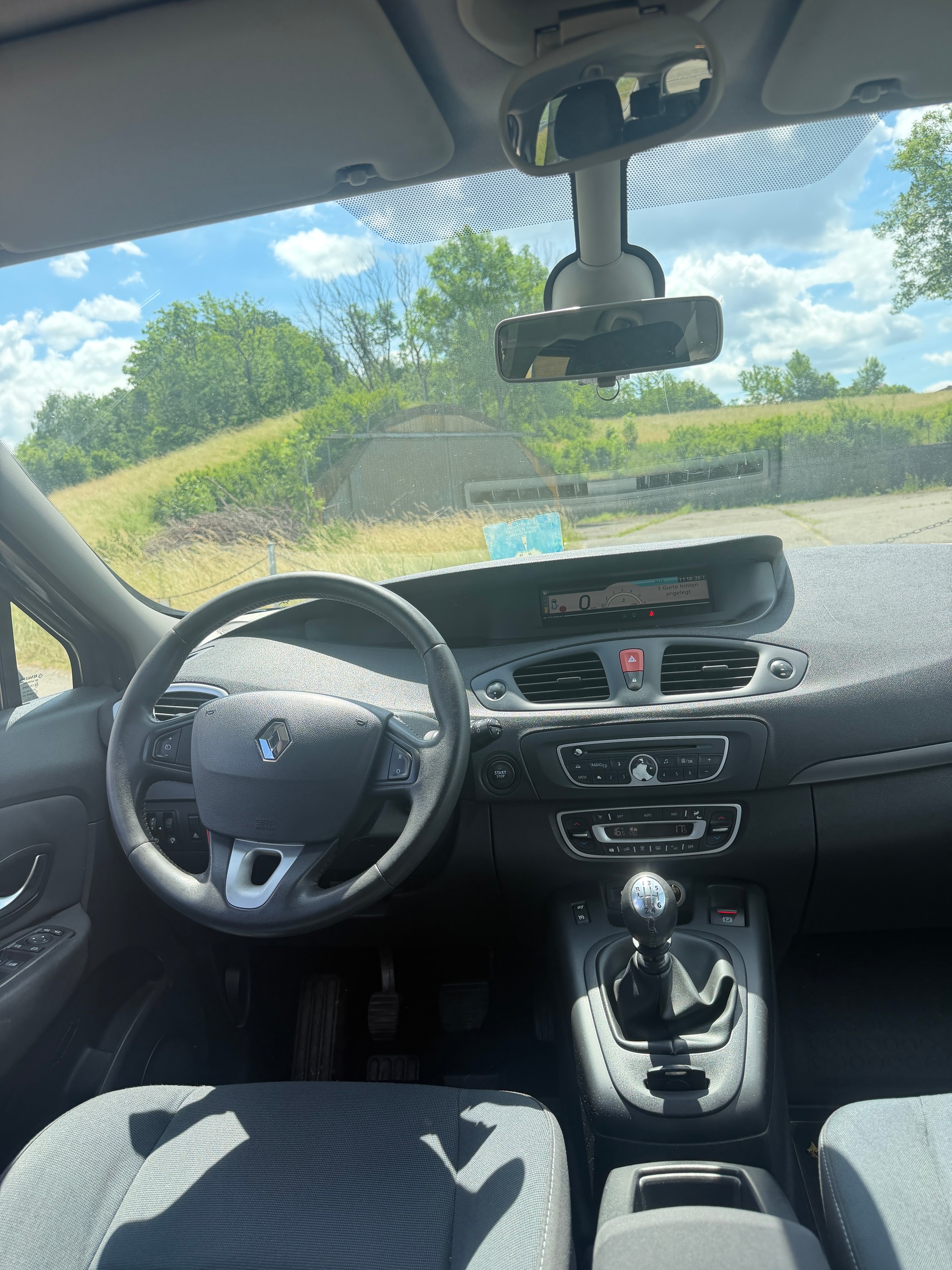 RENAULT Grand Scénic 1.9 dCi Dynamique-image-9