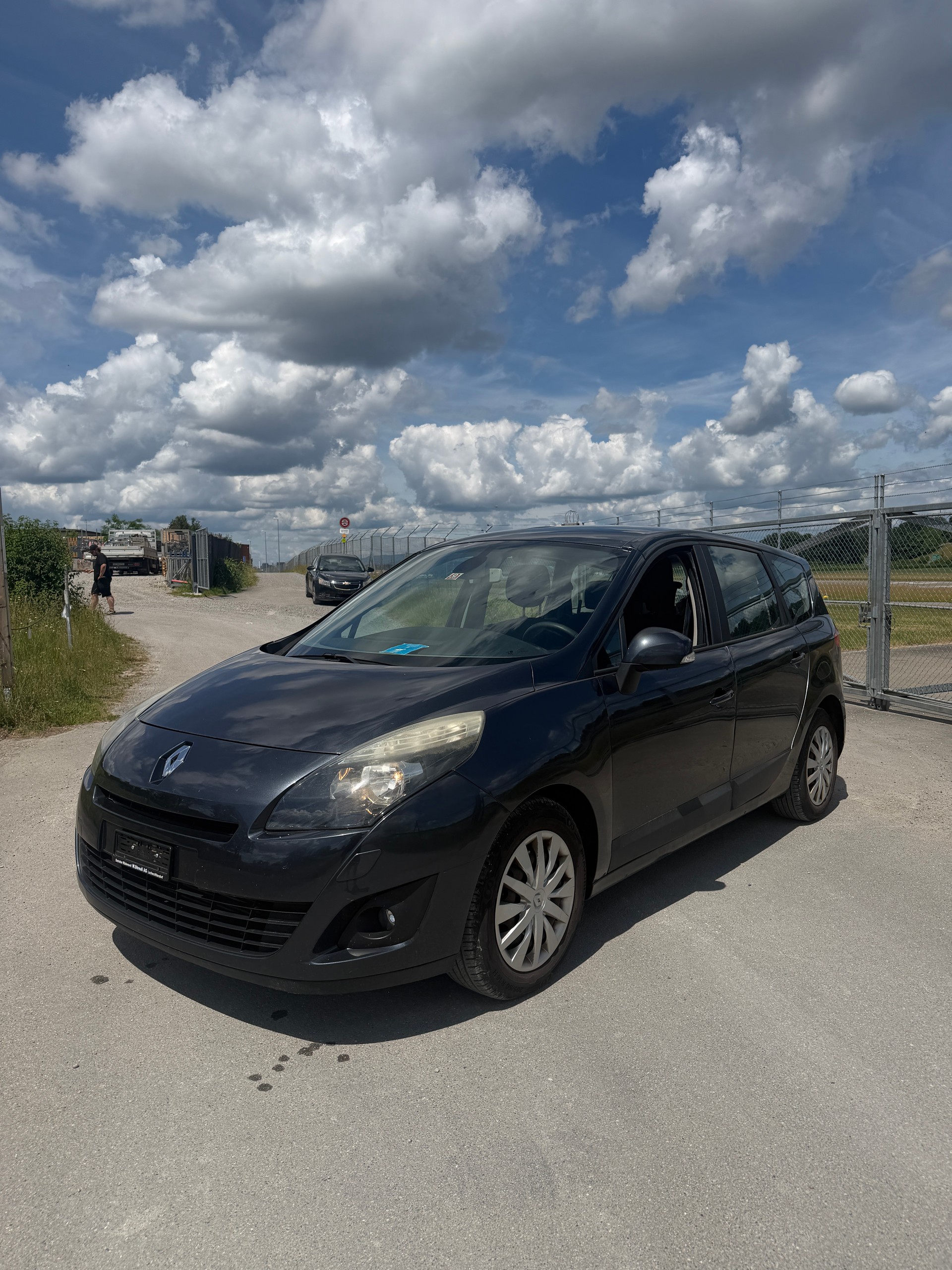 RENAULT Grand Scénic 1.9 dCi Dynamique-image-2