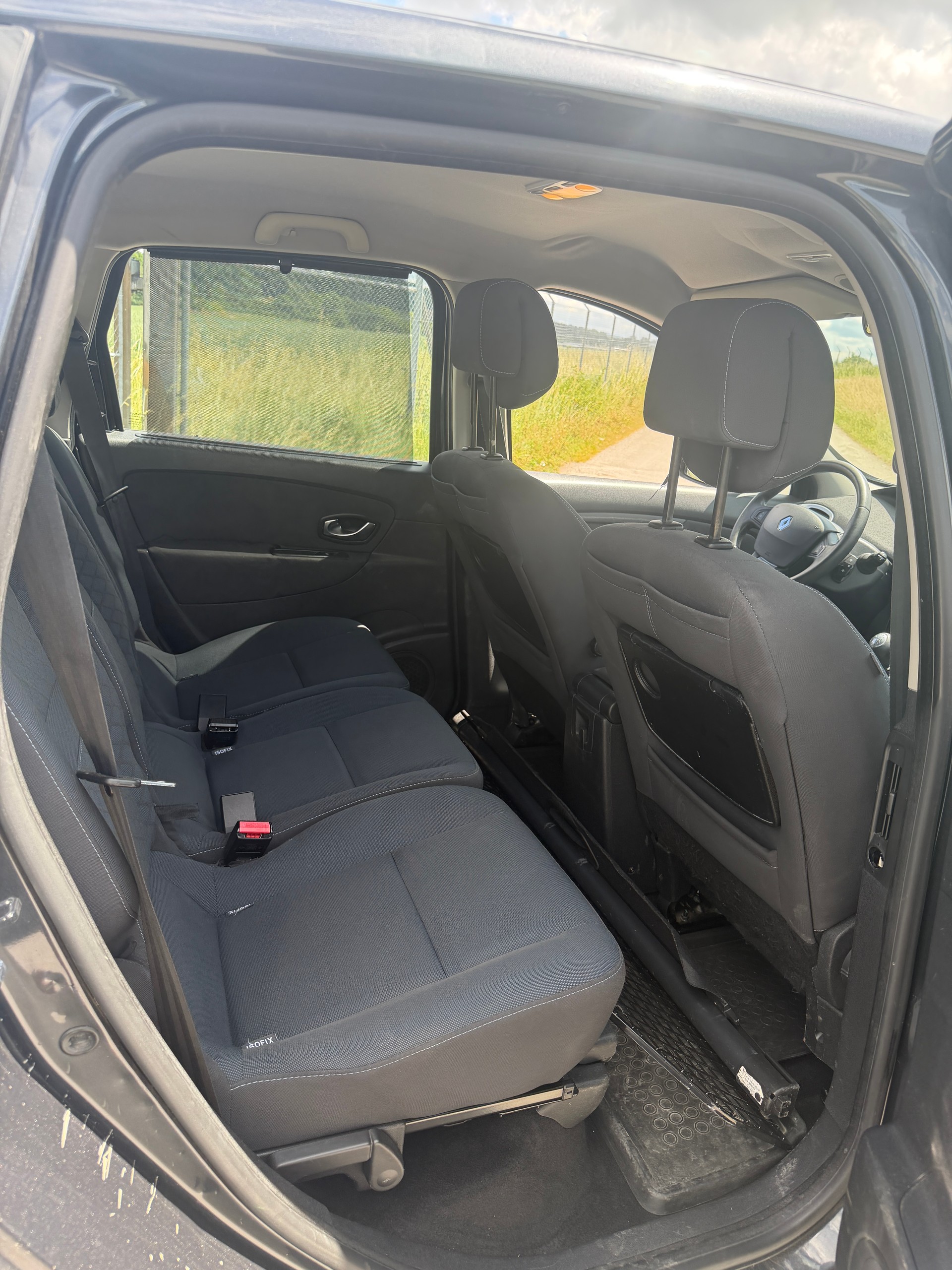 RENAULT Grand Scénic 1.9 dCi Dynamique-image-13