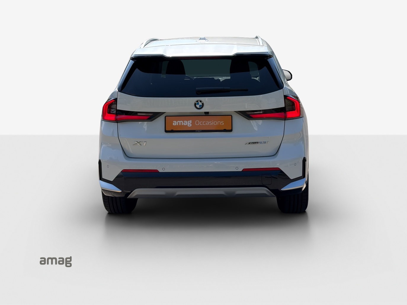 BMW X1 xDrive 23i 48V xLine-showroom-element-3