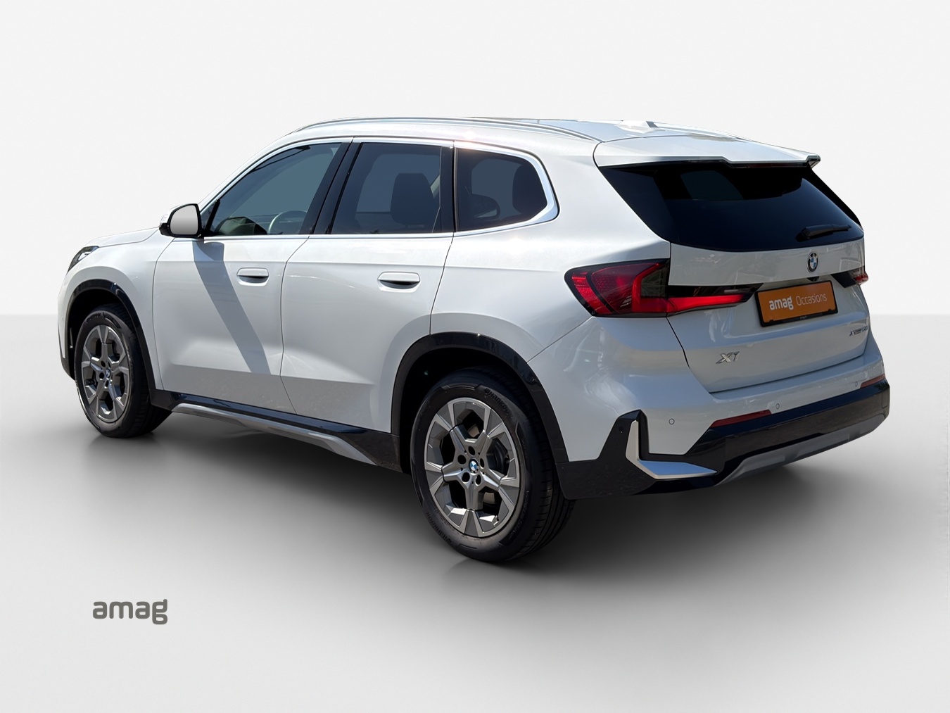 BMW X1 xDrive 23i 48V xLine-showroom-element-2