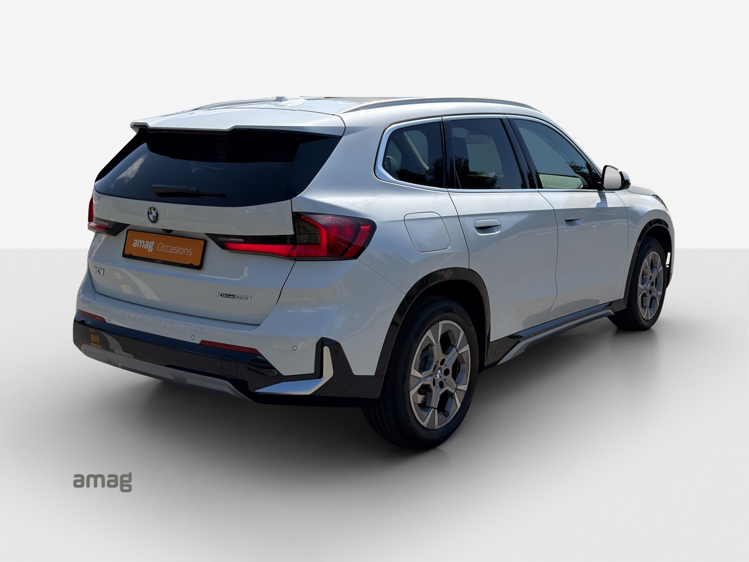 BMW X1 xDrive 23i 48V xLine-image-4