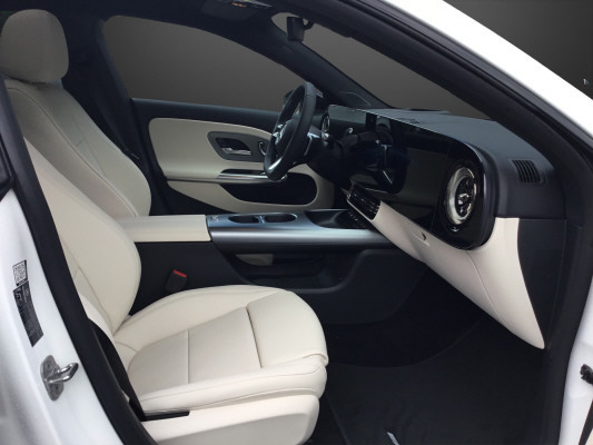 MERCEDES-BENZ CLA 200 8G-DCT 4Matic-image-8