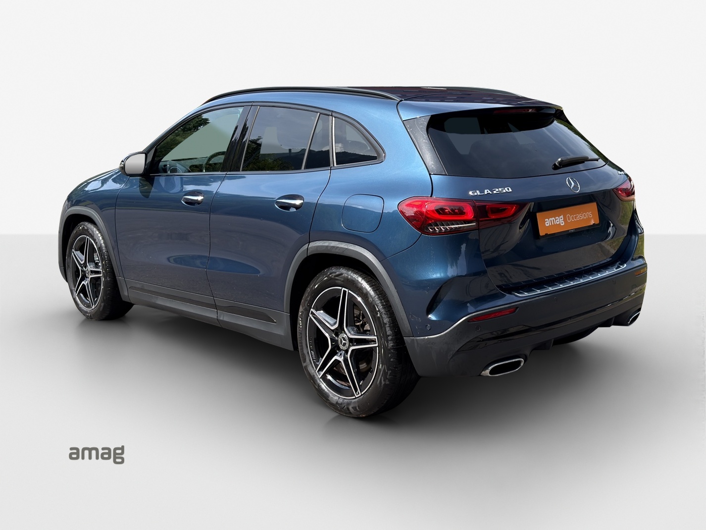 MERCEDES-BENZ GLA 250 4Matic AMG Line 8G-DCT-showroom-element-2