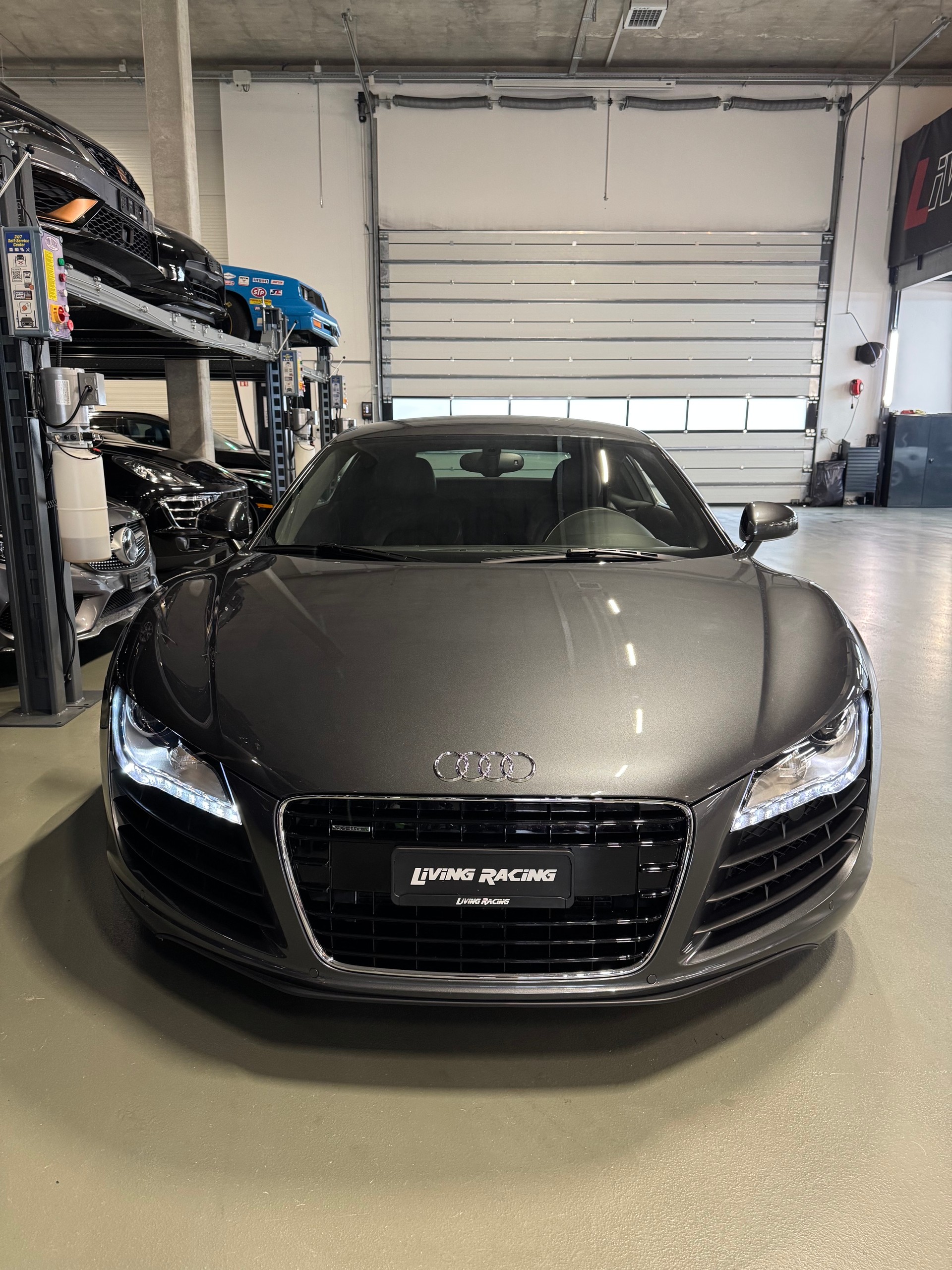 AUDI R8 Coupé 4.2 *Manual gearbox!*-image-4