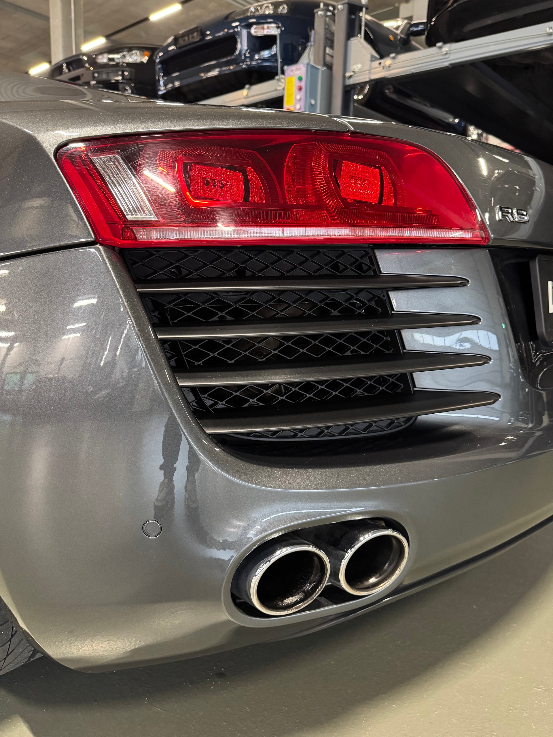 AUDI R8 Coupé 4.2 *Manual gearbox!*-image-6