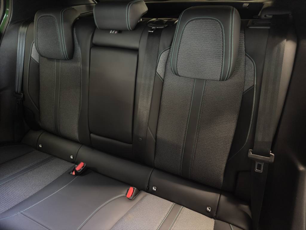 PEUGEOT 308 1.6 PHEV 180 Allure Pack-image-8