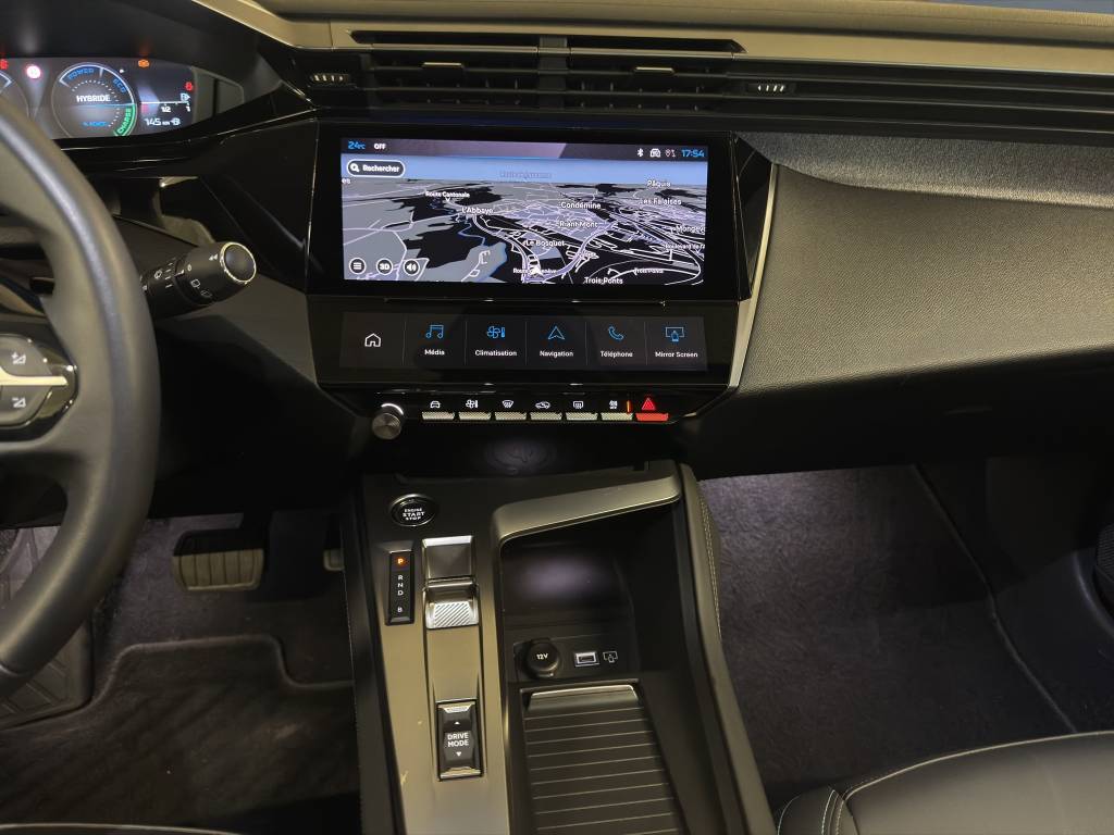 PEUGEOT 308 1.6 PHEV 180 Allure Pack-image-6