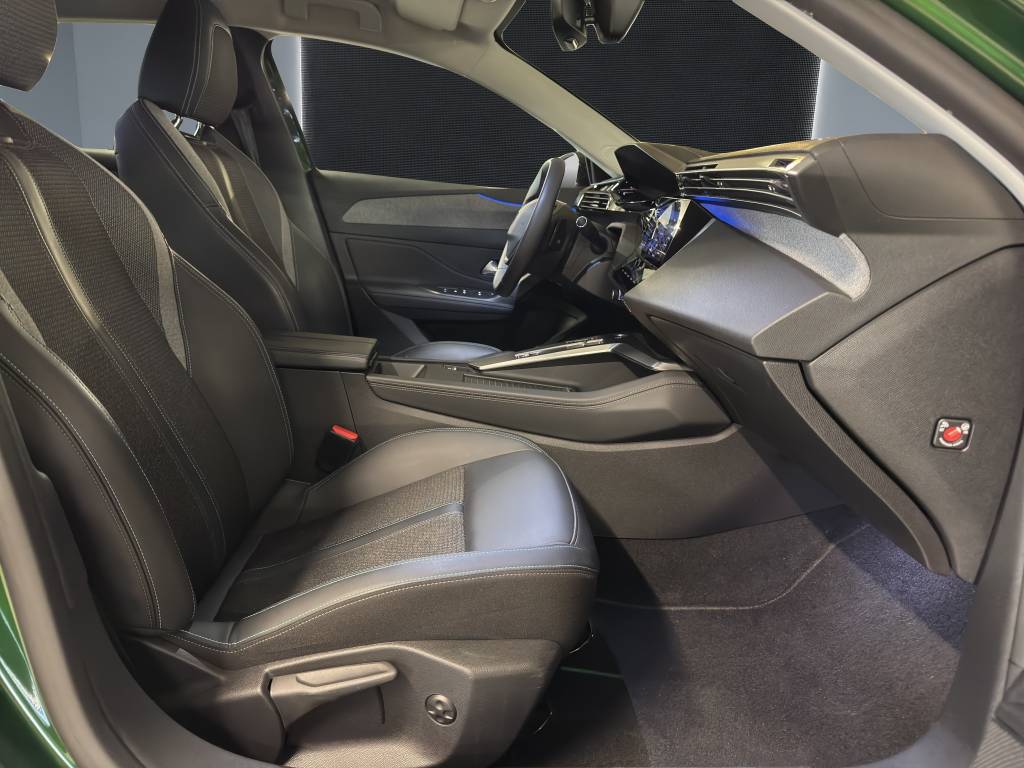 PEUGEOT 308 1.6 PHEV 180 Allure Pack-image-10
