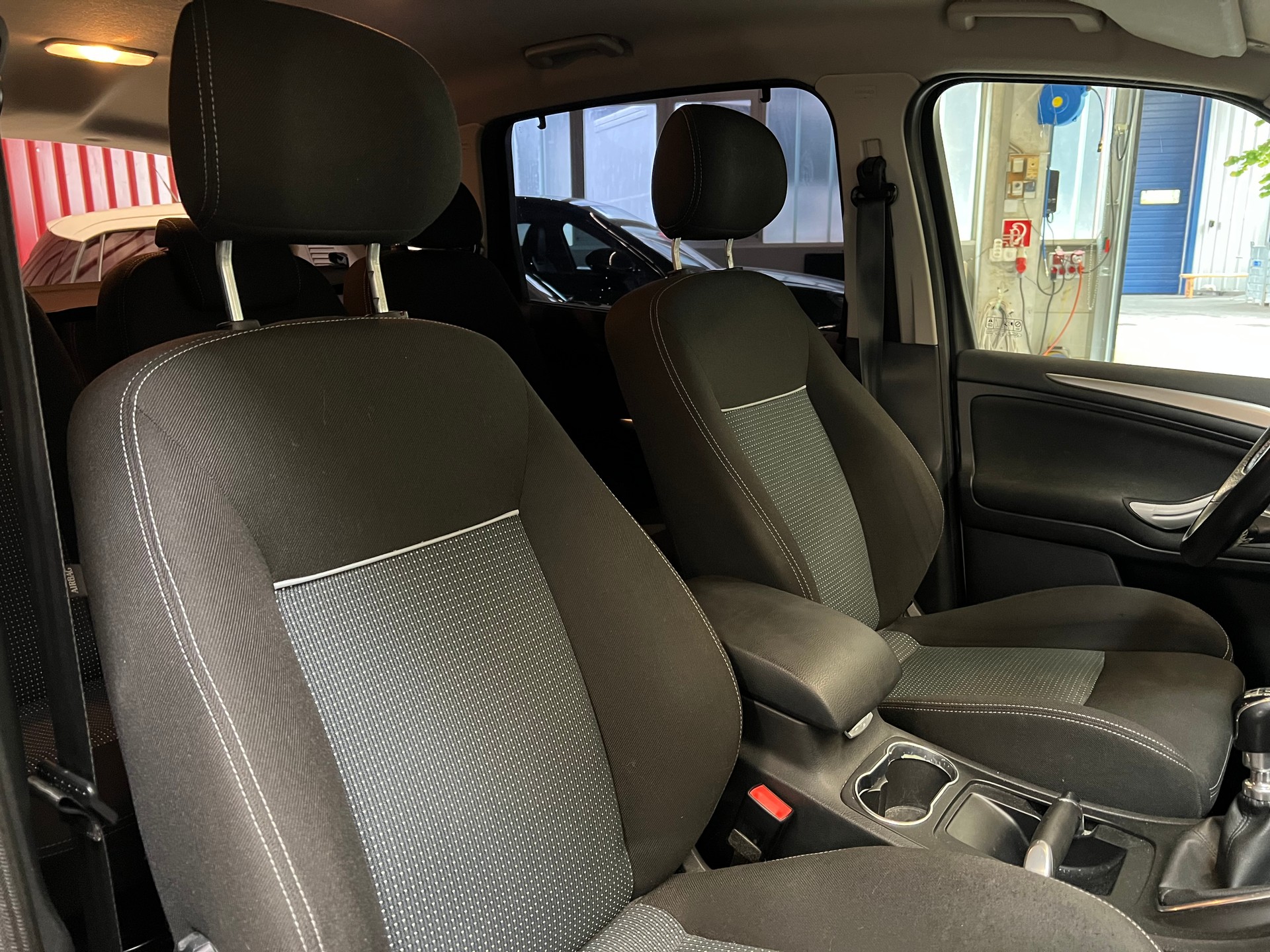 FORD S-Max 1.6 SCTi Carving 7 Sitzer-image-8