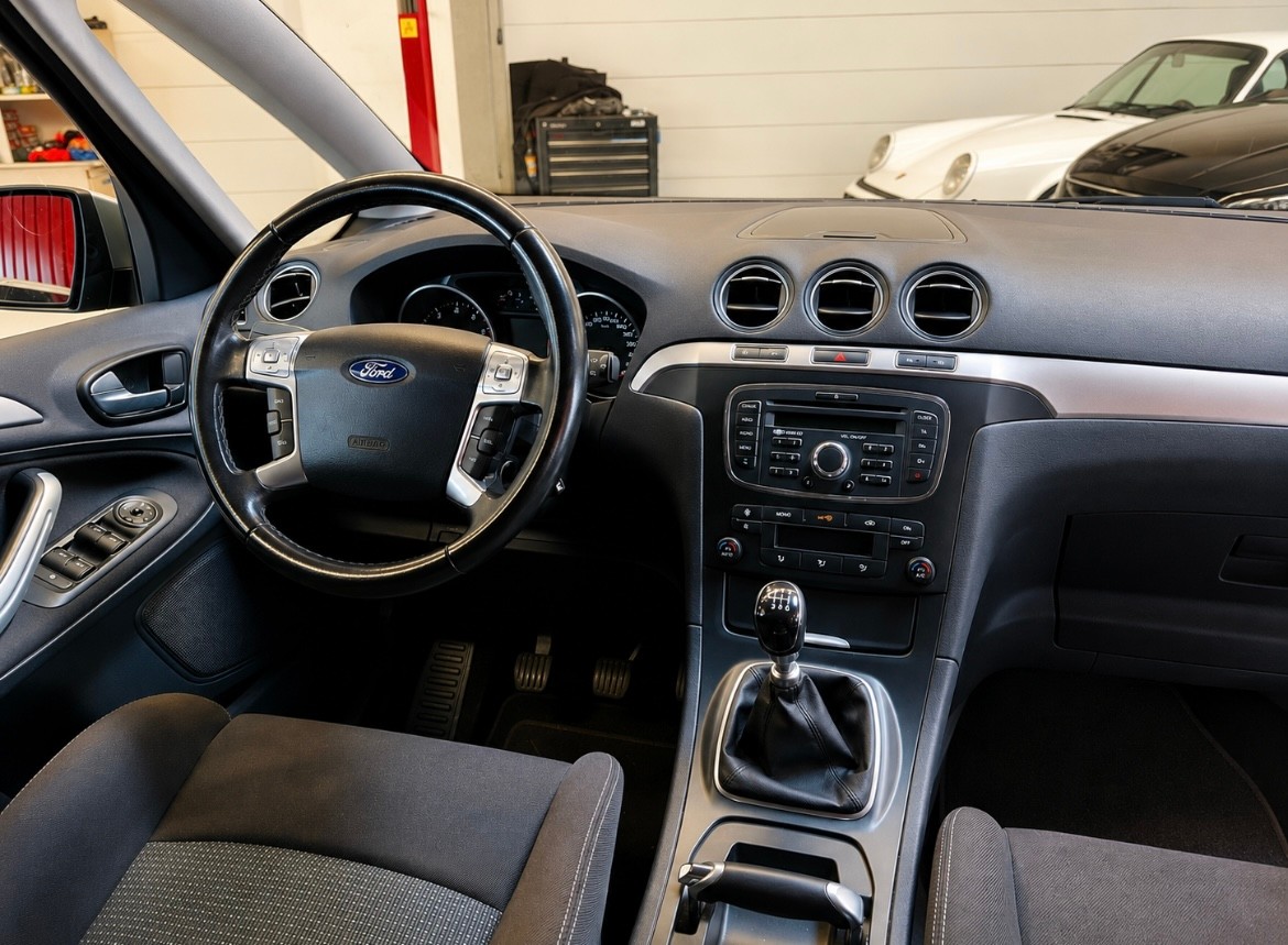 FORD S-Max 1.6 SCTi Carving 7 Sitzer-image-4