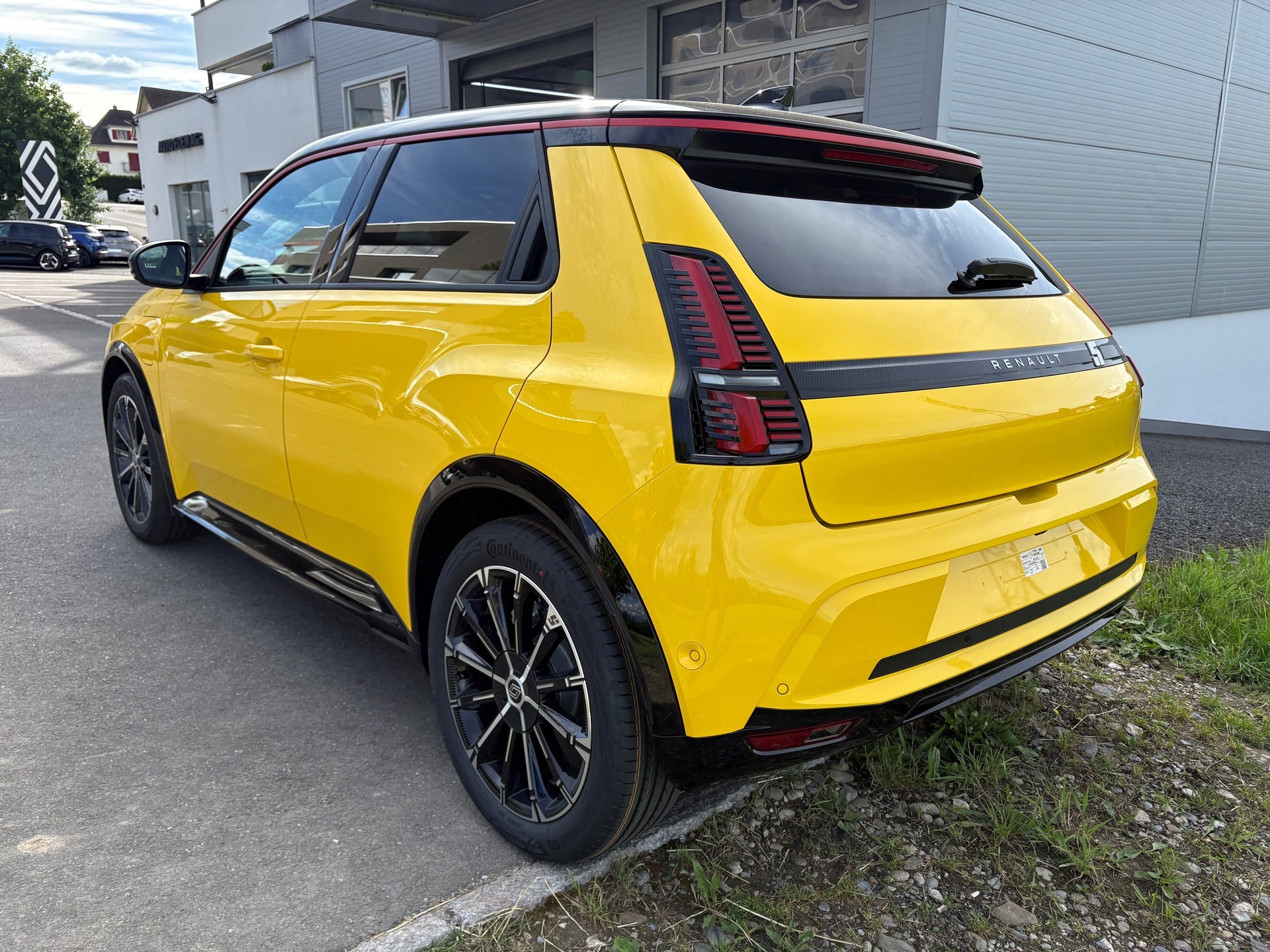 RENAULT R5 E-Tech Comfort Range 52 kWh Iconic Five-image-2