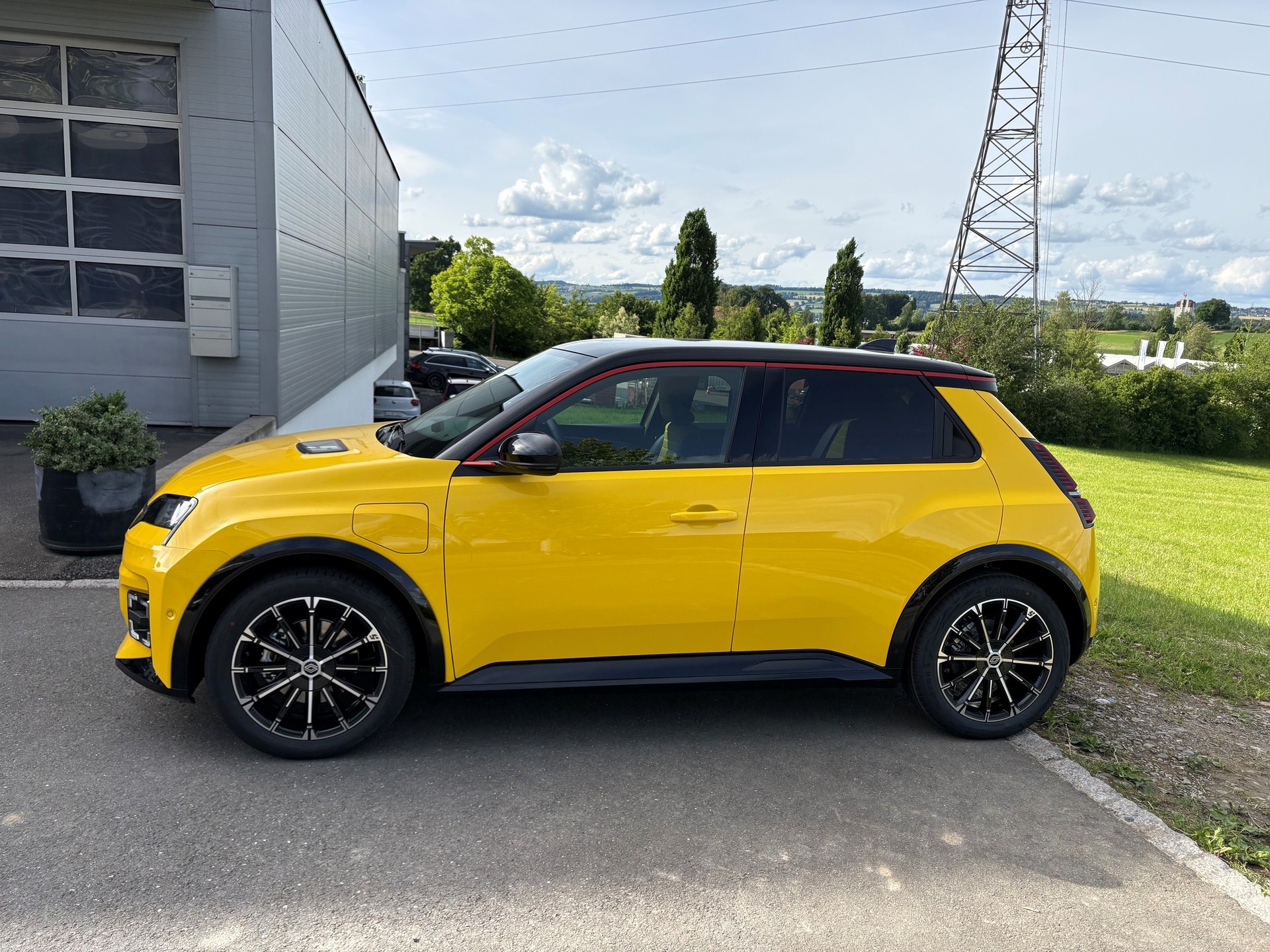 RENAULT R5 E-Tech Comfort Range 52 kWh Iconic Five-image-1