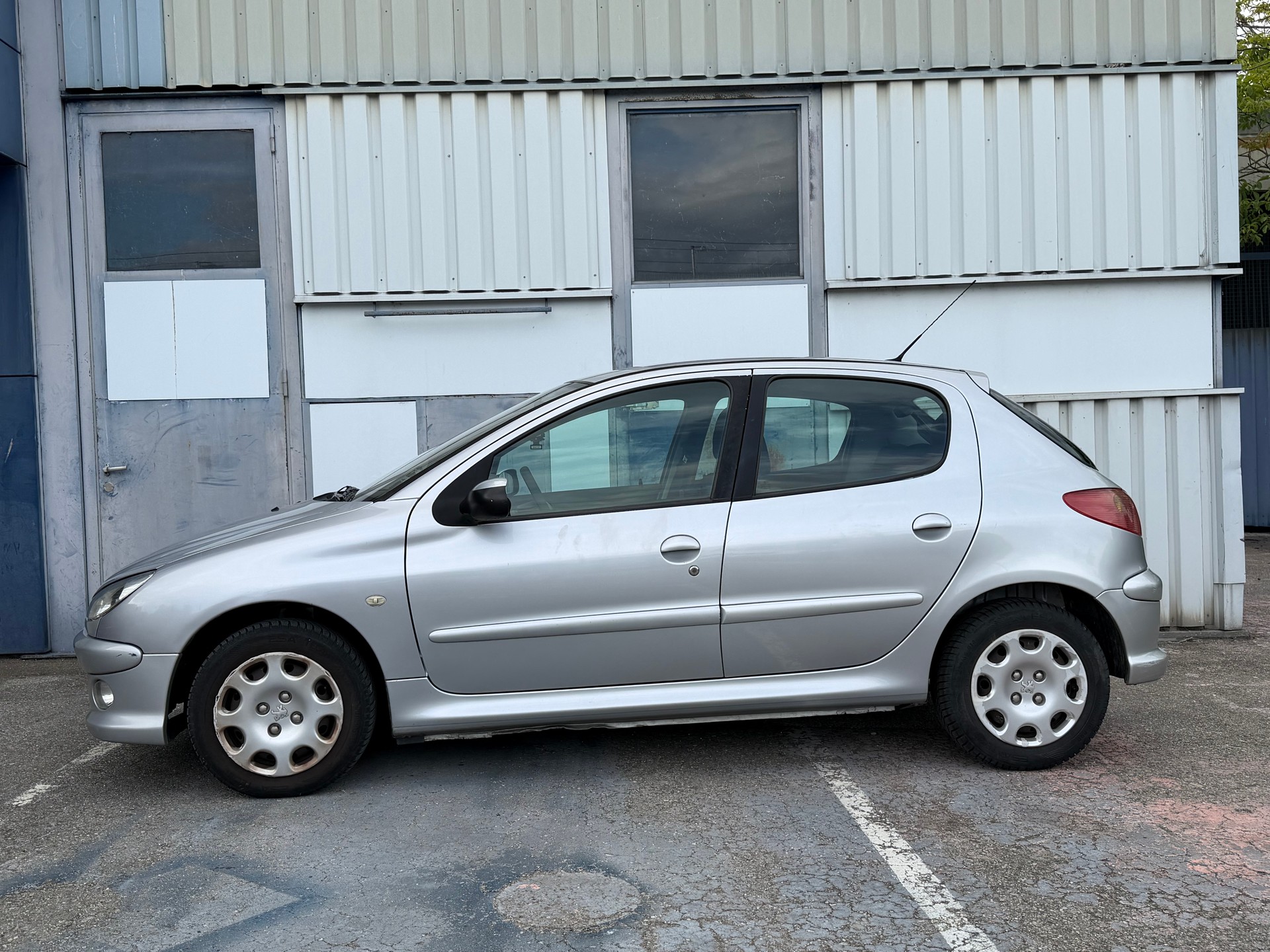 PEUGEOT 206-image-2