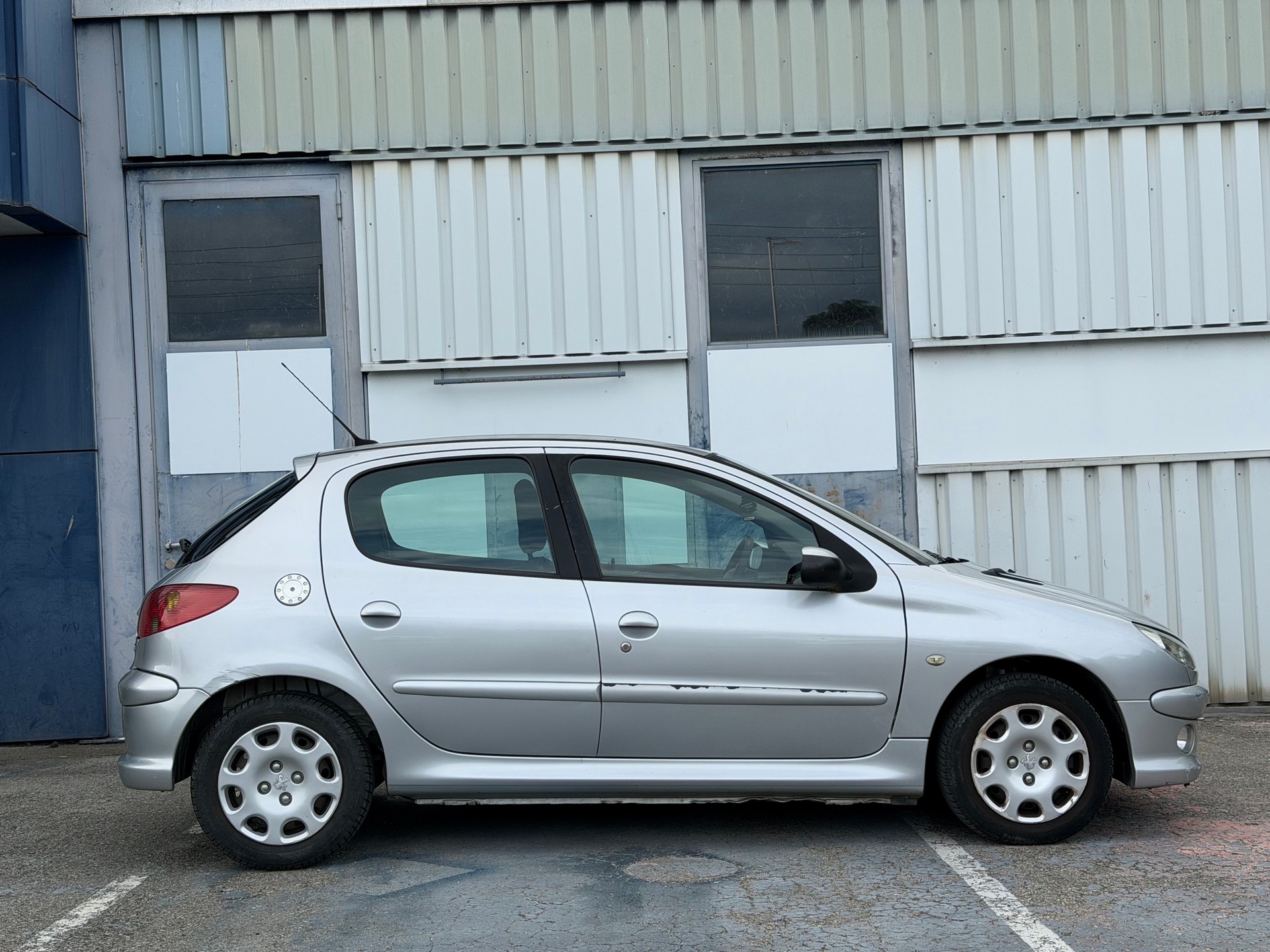 PEUGEOT 206-image-3