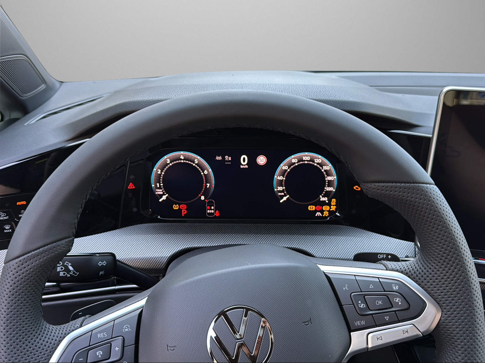 VW Golf 1.5 e TSI mHEV R-Line DSG-image-8