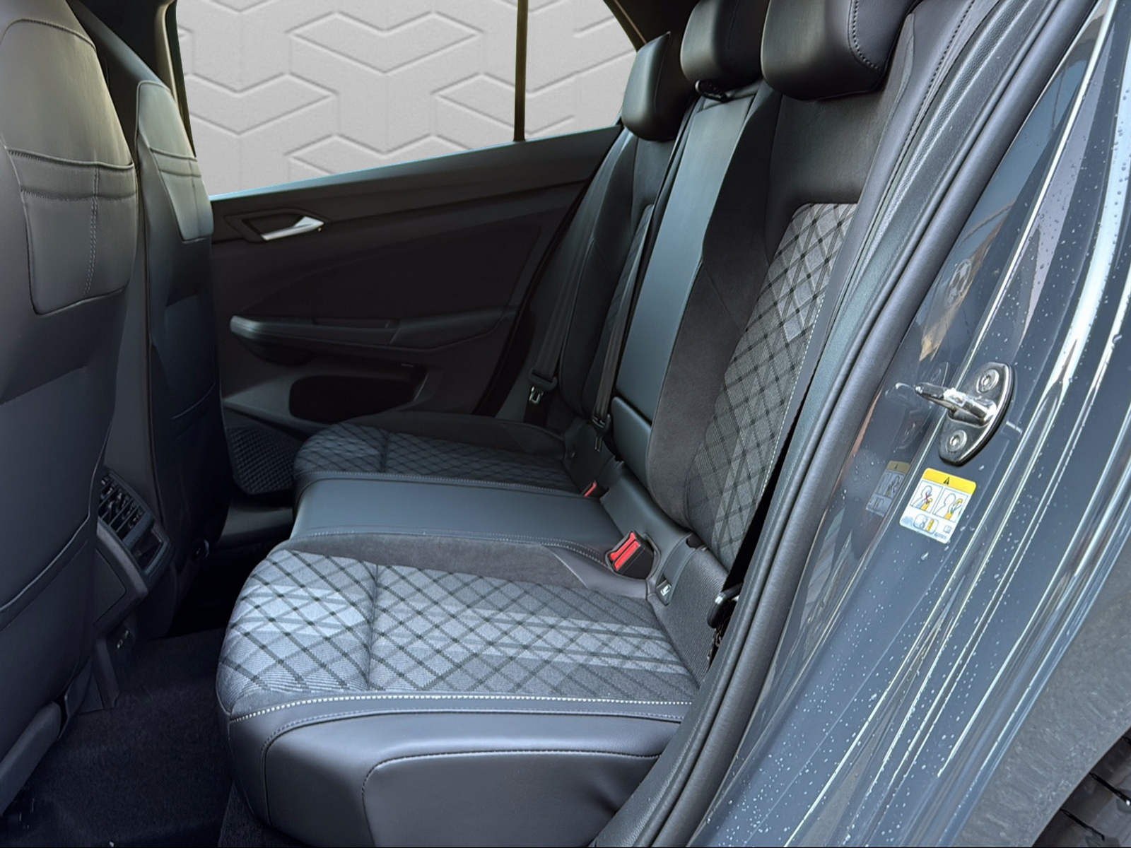 VW Golf 1.5 e TSI mHEV R-Line DSG-image-12