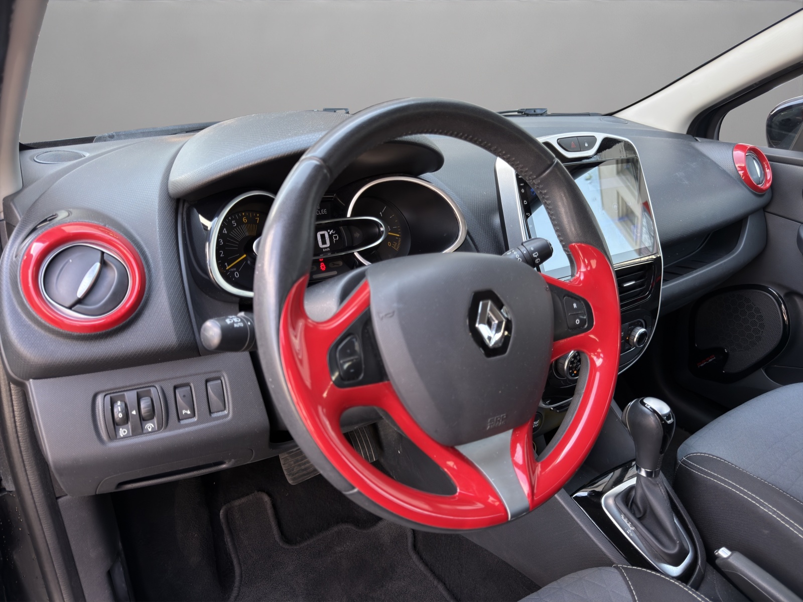 RENAULT Clio Grandtour 1.2 16V T GT EDC-image-9
