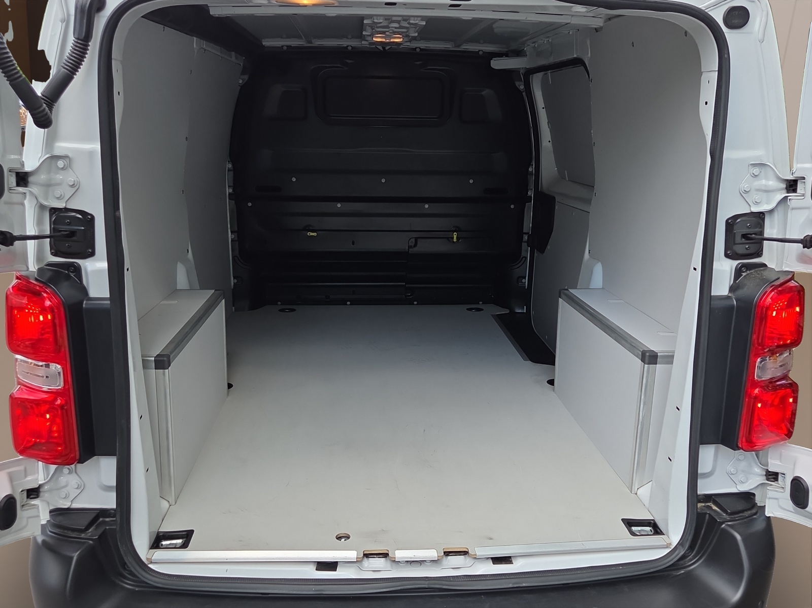 PEUGEOT 2.0 Blue HDi 145 S&S Standard Automat-image-7