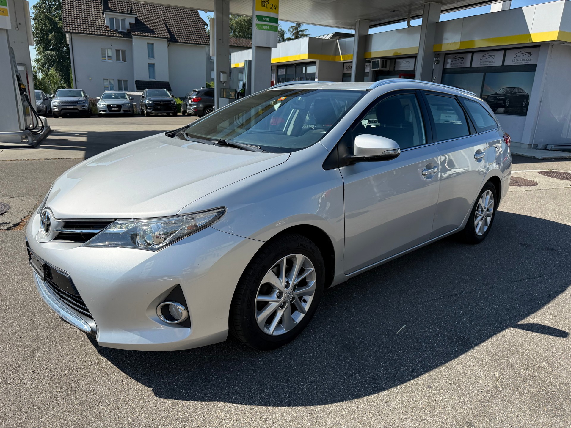 TOYOTA Auris Touring Sports 1.6 Luna-image-1