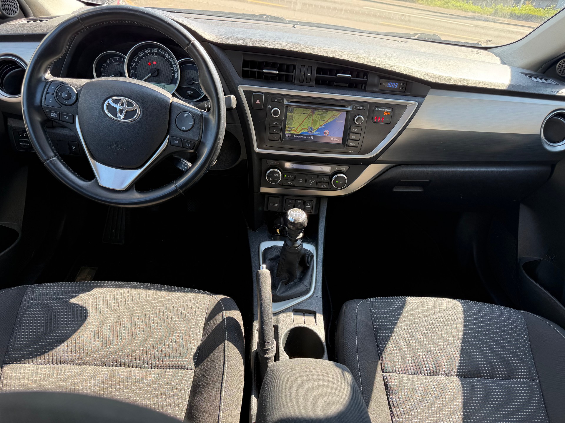 TOYOTA Auris Touring Sports 1.6 Luna-image-6