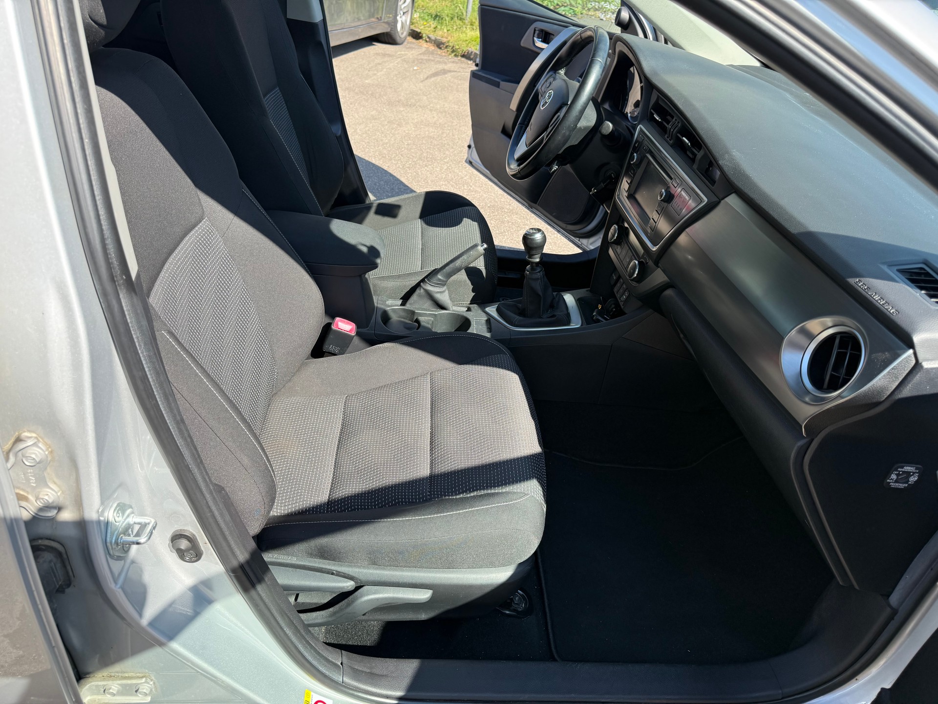 TOYOTA Auris Touring Sports 1.6 Luna-image-10