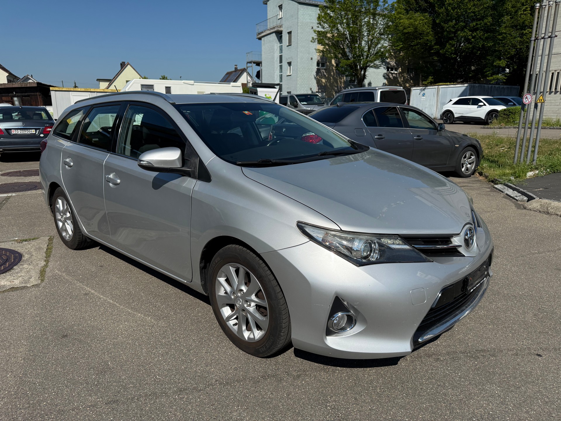 TOYOTA Auris Touring Sports 1.6 Luna-image-2
