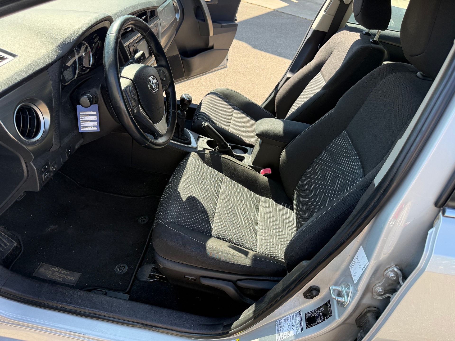 TOYOTA Auris Touring Sports 1.6 Luna-image-9