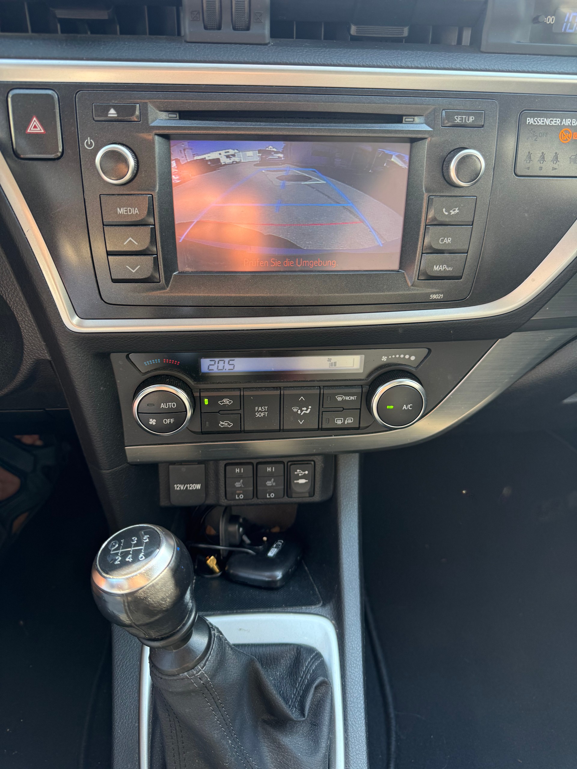 TOYOTA Auris Touring Sports 1.6 Luna-image-7