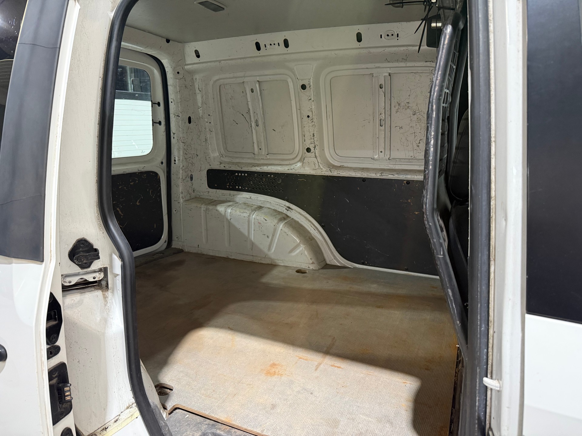 VW Caddy 1.2 TSI Entry BlueMotion Technology-image-11