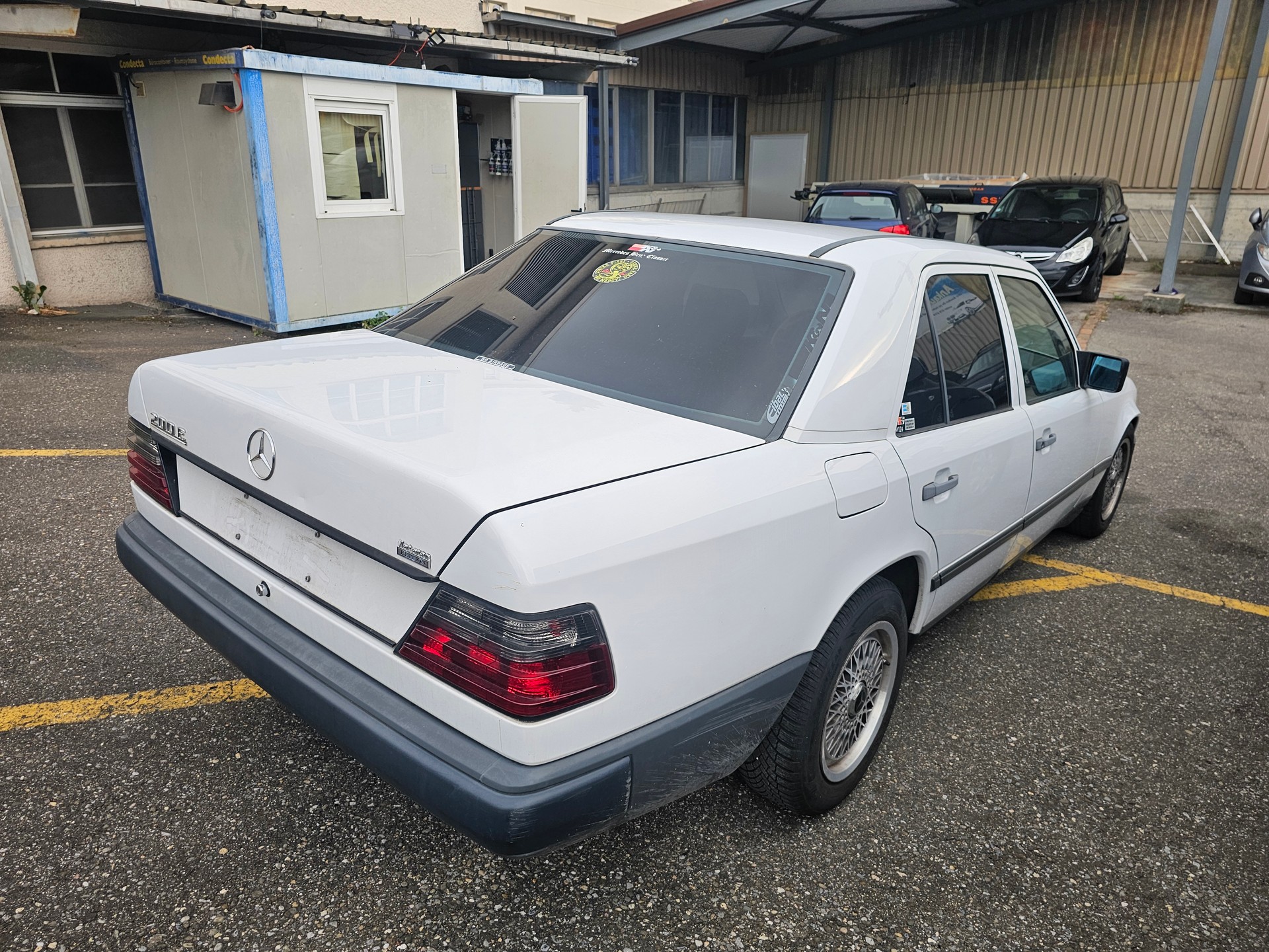 MERCEDES-BENZ 200 E-image-3