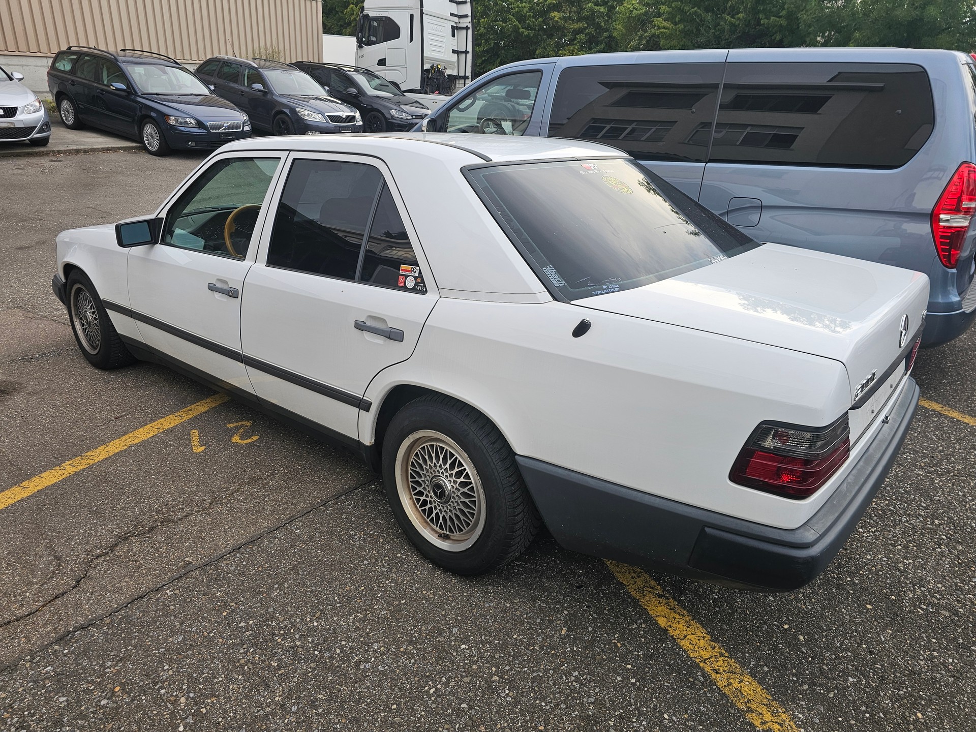 MERCEDES-BENZ 200 E-image-5