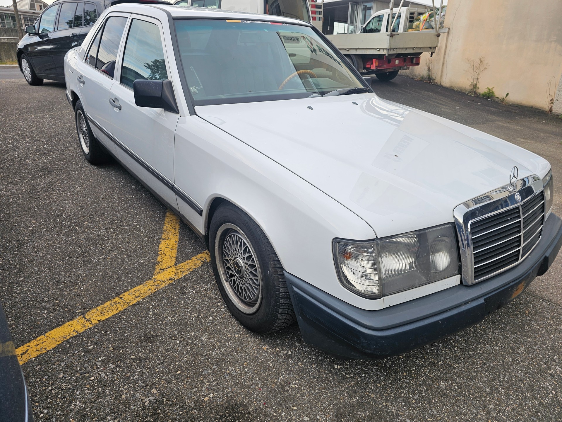 MERCEDES-BENZ 200 E-image-2