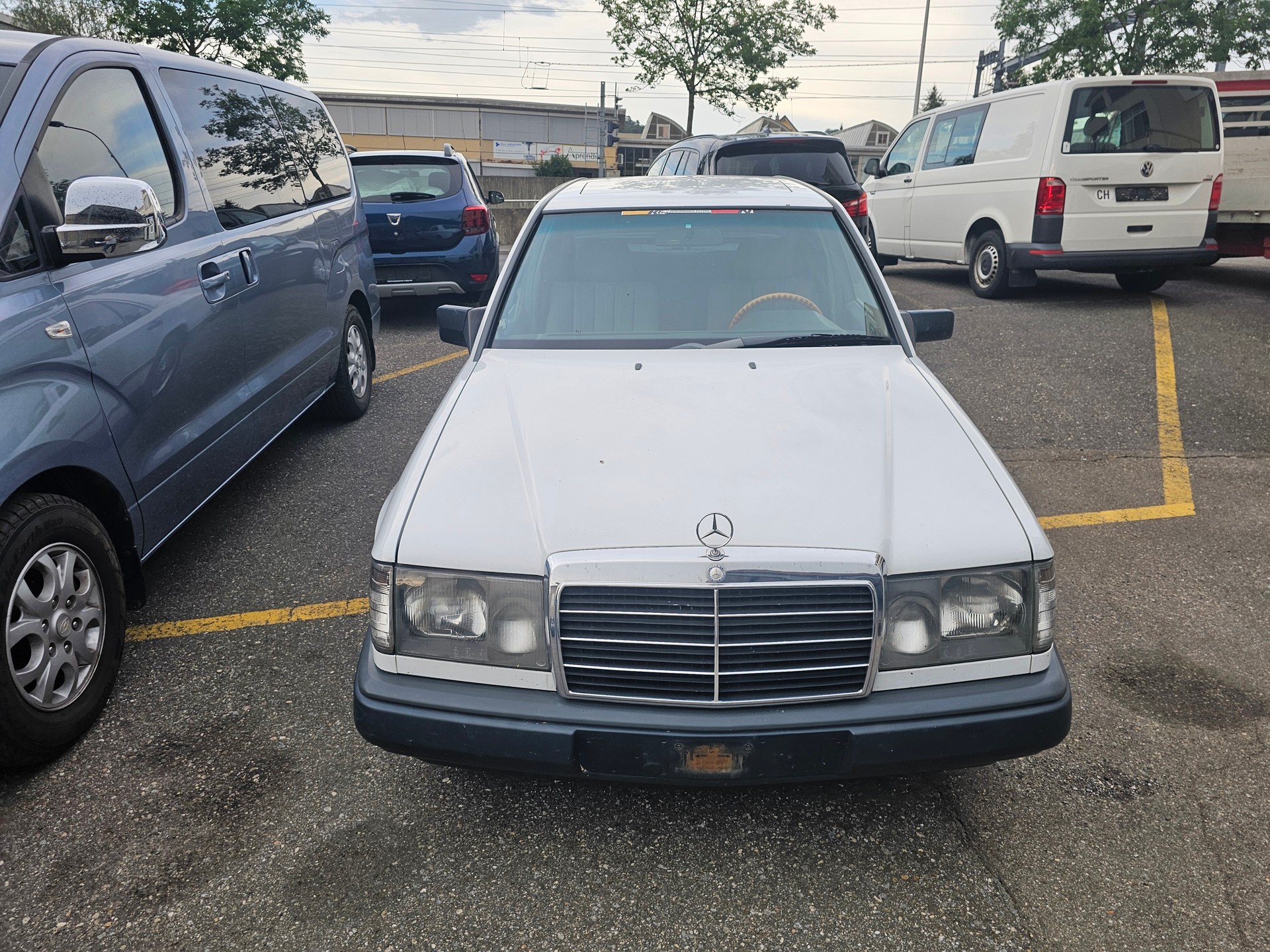 MERCEDES-BENZ 200 E-image-1